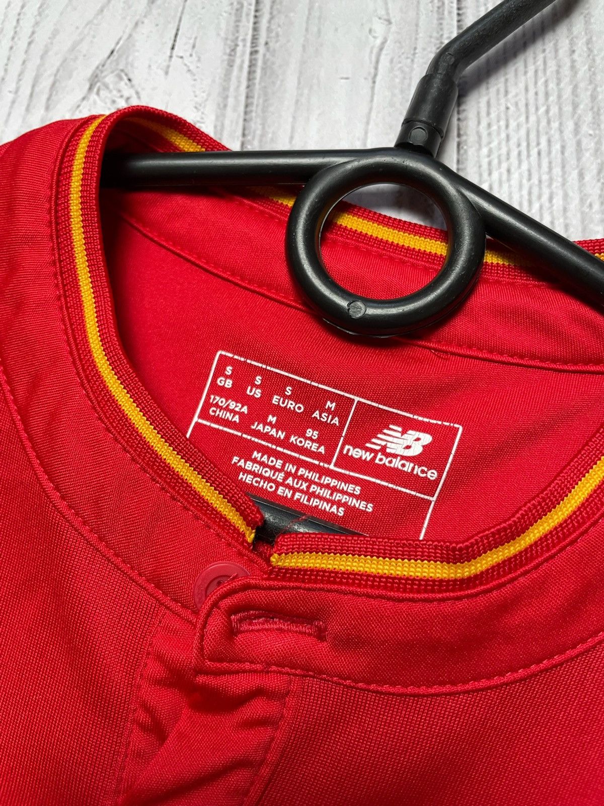 New Balance × Vintage Vintage New Balance Liverpool soccer jersey size S red Size US S / EU 44-46 / 1 - 4 Thumbnail