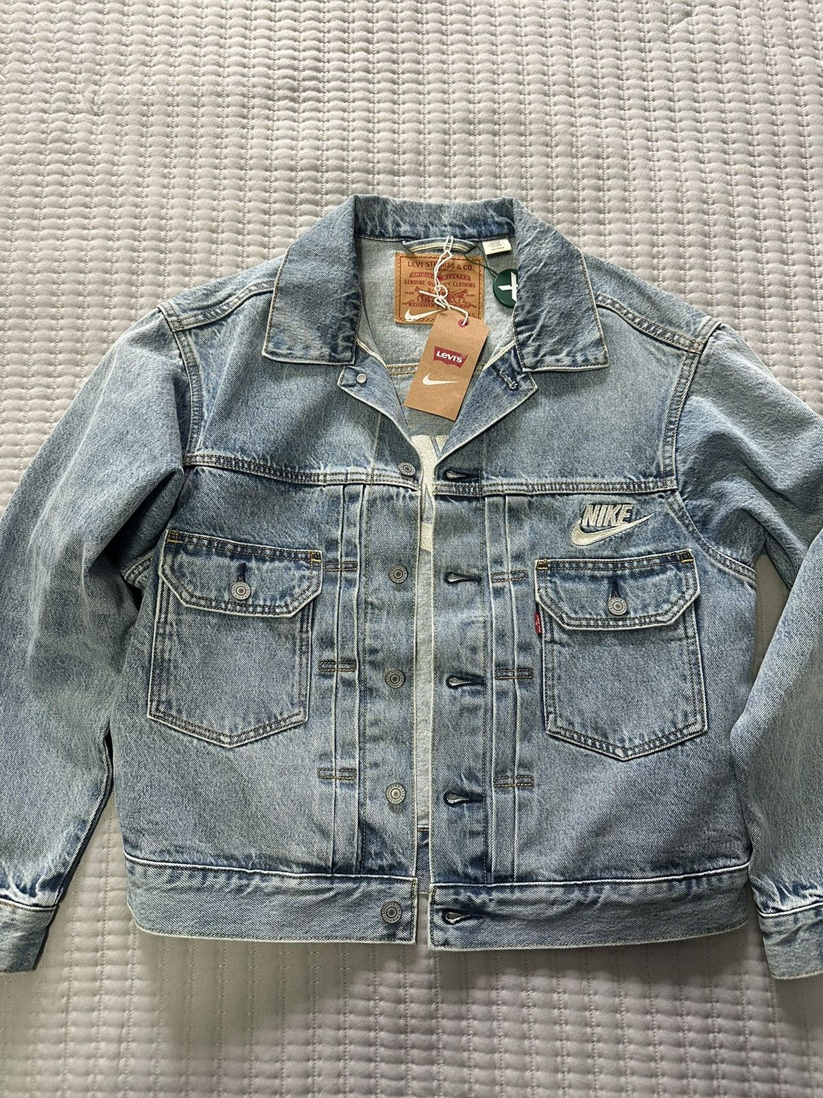Levi's × Nike Nike Levi’s Denim Trucker Jacket size XS Size US XS / EU 42 / 0 - 2 Thumbnail