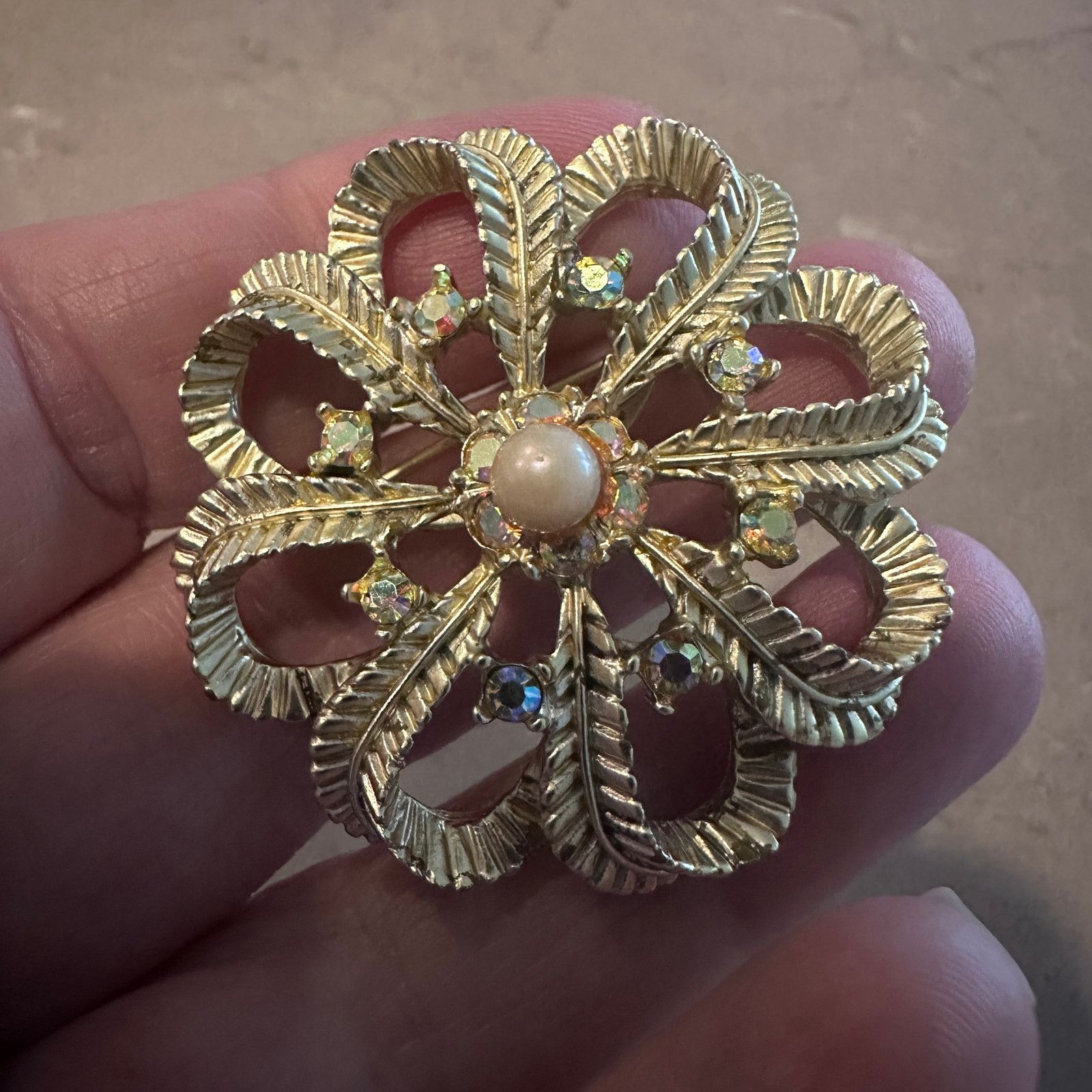 The Unbranded Brand Vintage Gold Tone Filigree Flower Brooch Size ONE SIZE - 9 Thumbnail