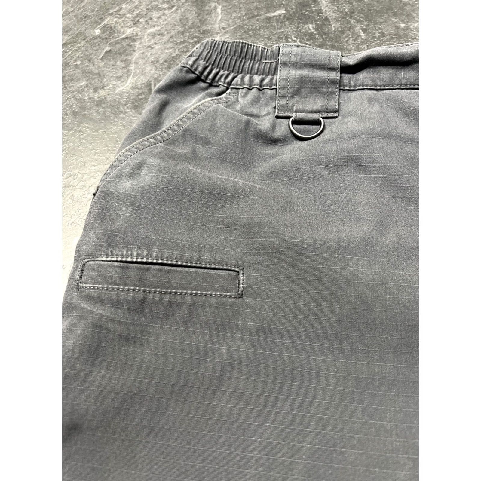 Vintage 5.11 Tactical Men's Ripstop Gray Shorts Size 40 Cargo Regular Low Rise 10 in Inseam Front Zip Belt Loops Vietnam Mens Size US 40 / EU 56 - 3 Thumbnail
