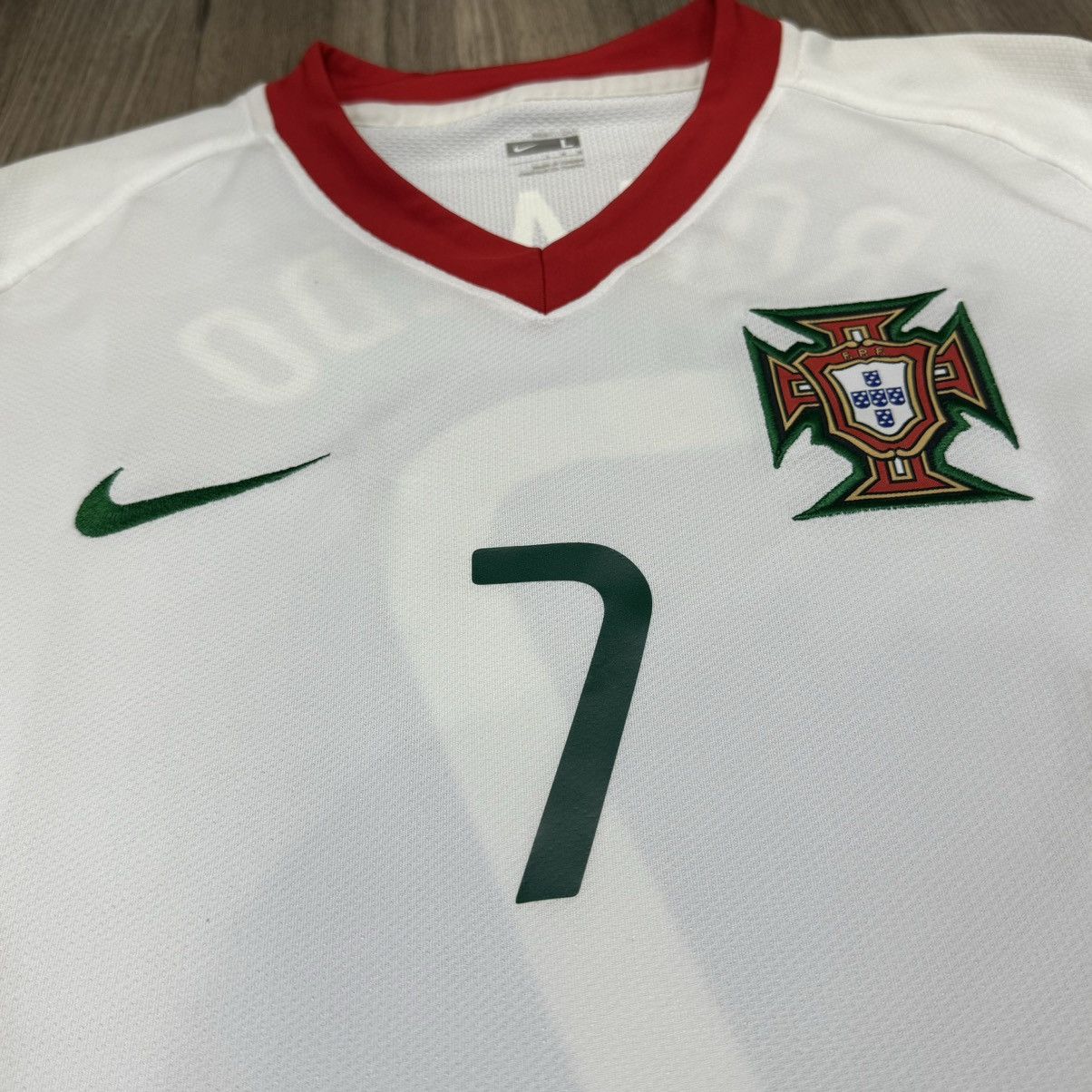 Nike Portugal Euro2008 away shirt #7 Ronaldo (bnwt) Size US L / EU 52-54 / 3 - 3 Thumbnail