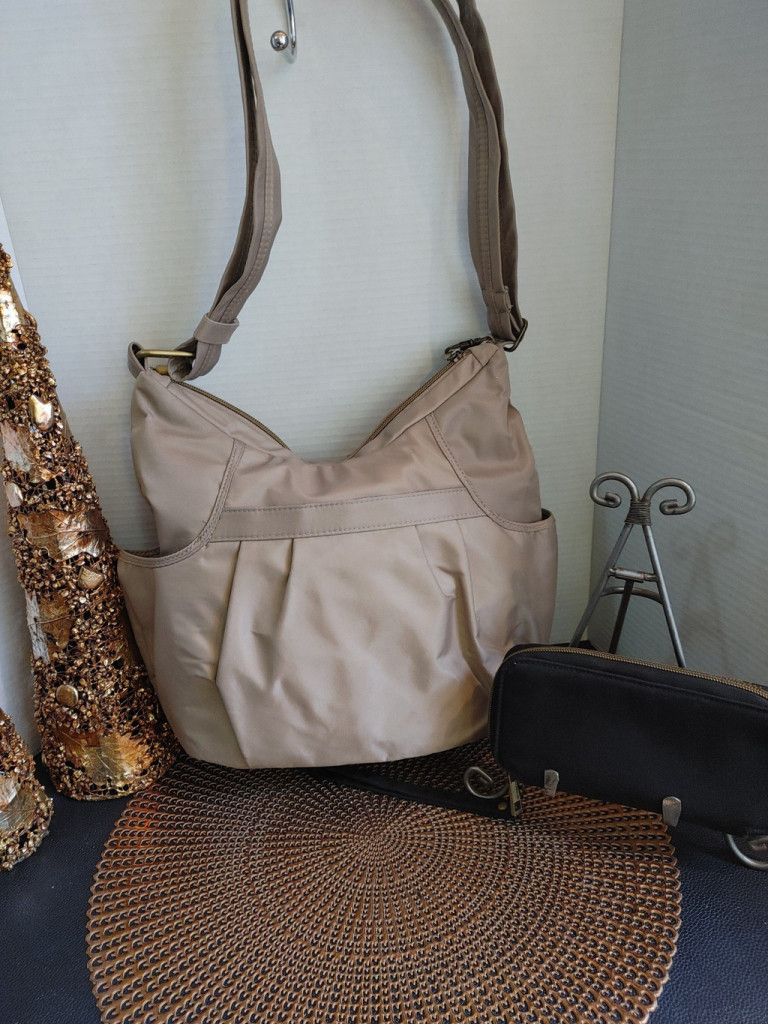 Away Travel Travelon RFID Blocking Crossbody & Wallet Seg Size ONE SIZE - 2 Thumbnail