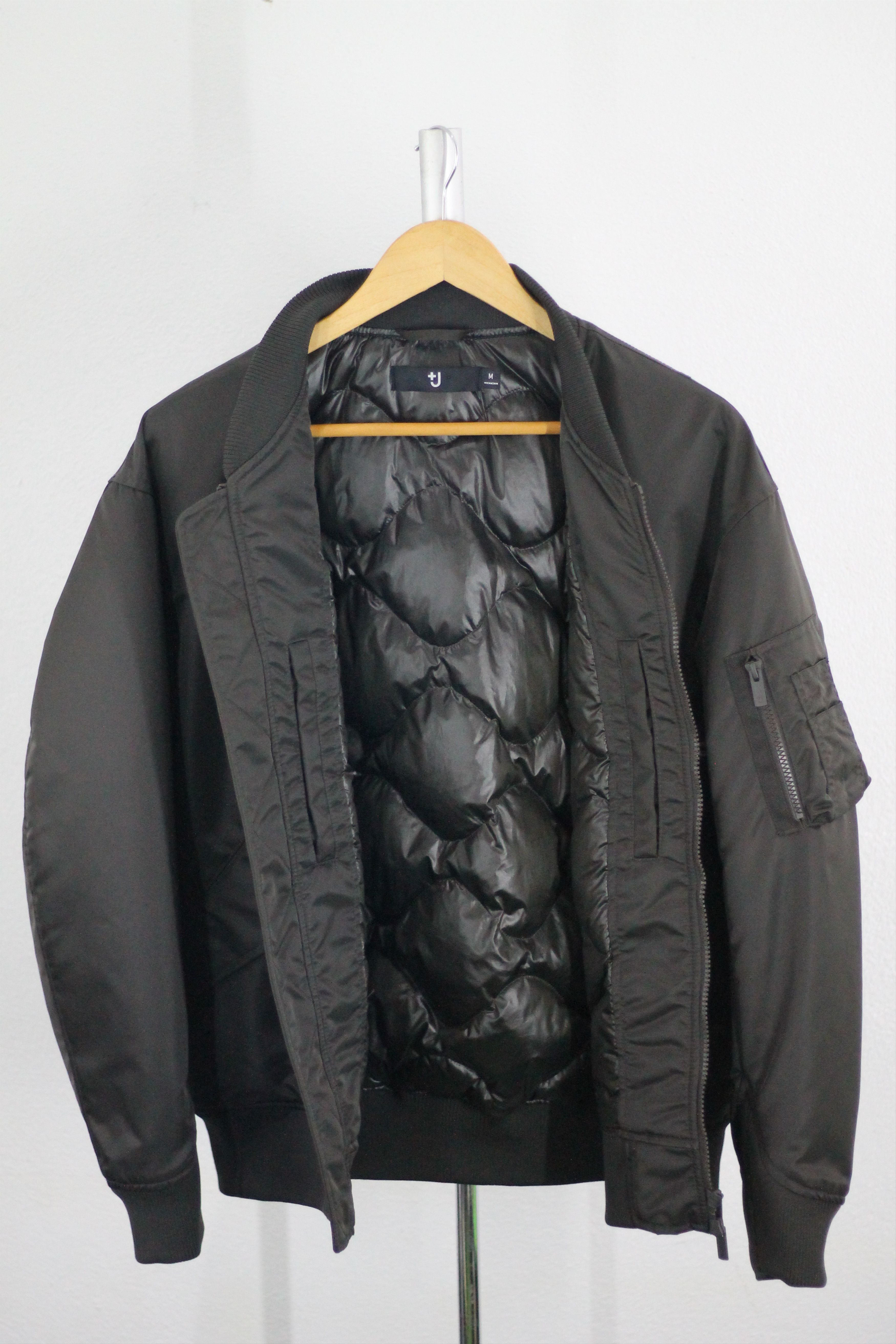 Jil Sander × Uniqlo Jil Sander +J Oversized Bomber Down Jacket Uniqlo. Size US M / EU 48-50 / 2 - 7 Thumbnail