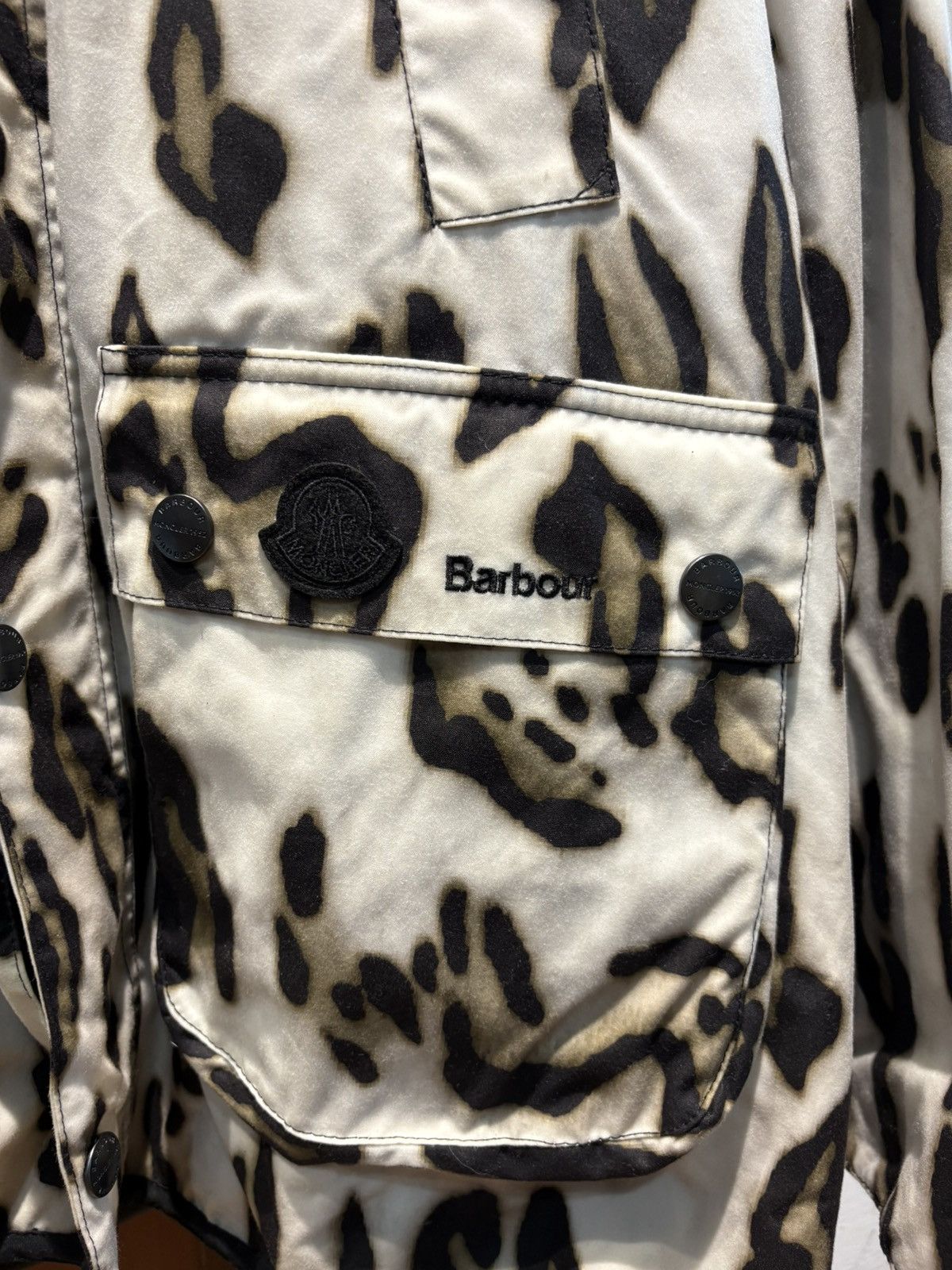 Barbour × Moncler Genius Moncler Genius X Barbour 1952 Leopard down jacket Size US L / EU 52-54 / 3 - 3 Thumbnail