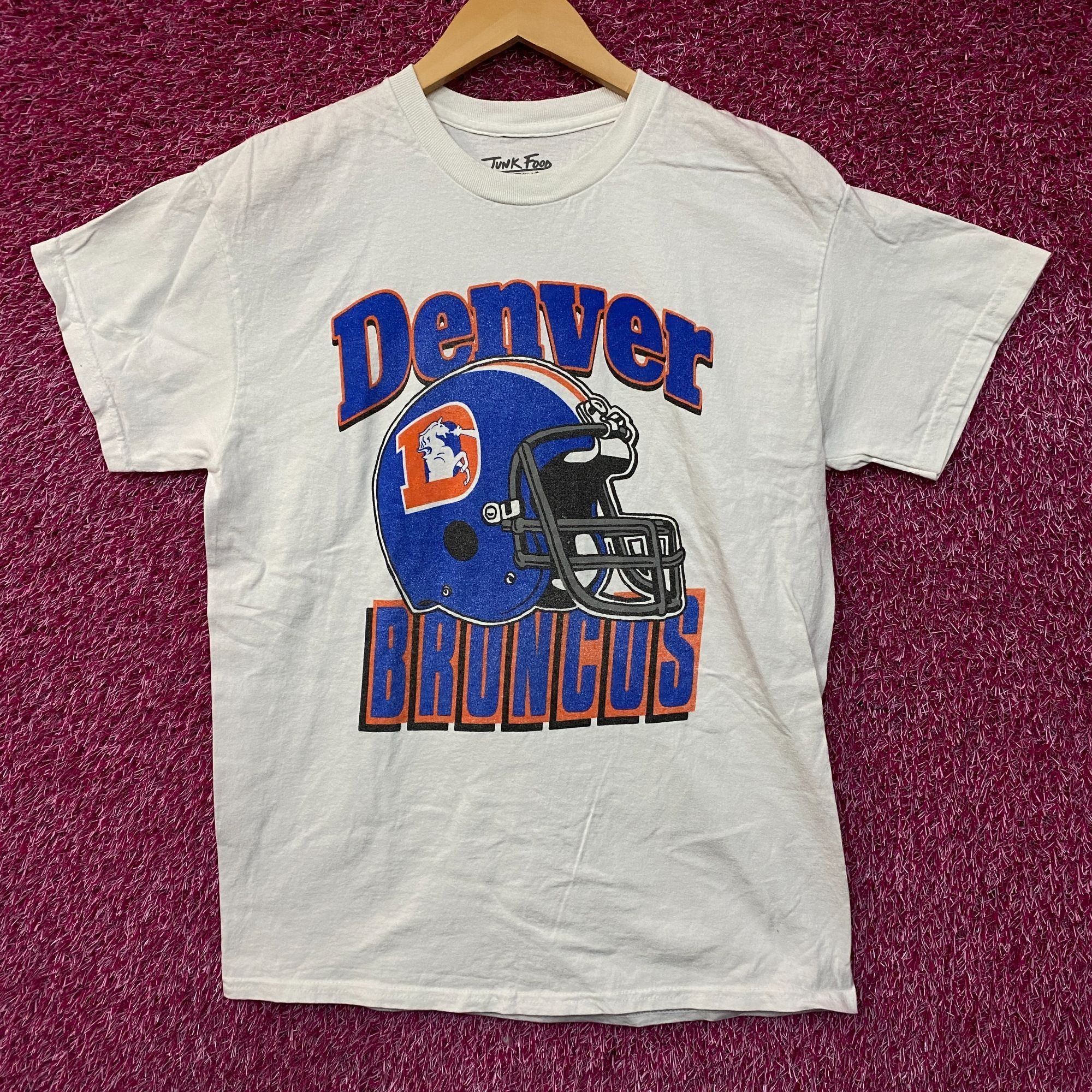 Junk Food Junk Food NFL Denver Broncos Throwback Helmet Logo T- Shirt Size US S / EU 44-46 / 1 - 1 Thumbnail