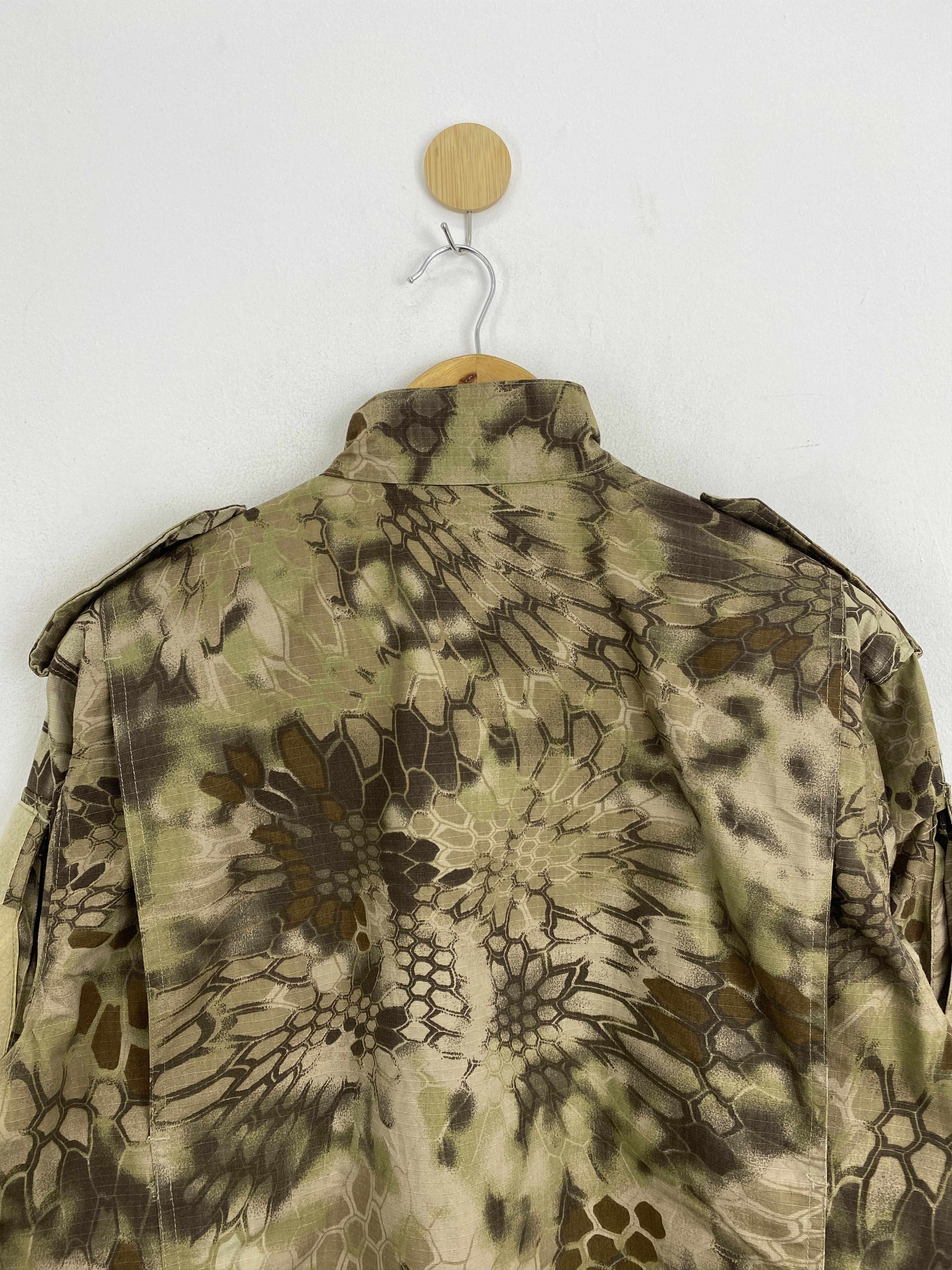 Vintage Vintage Military Camouflage Army Issue Tactical Jacket J1895 Size US L / EU 52-54 / 3 - 4 Thumbnail