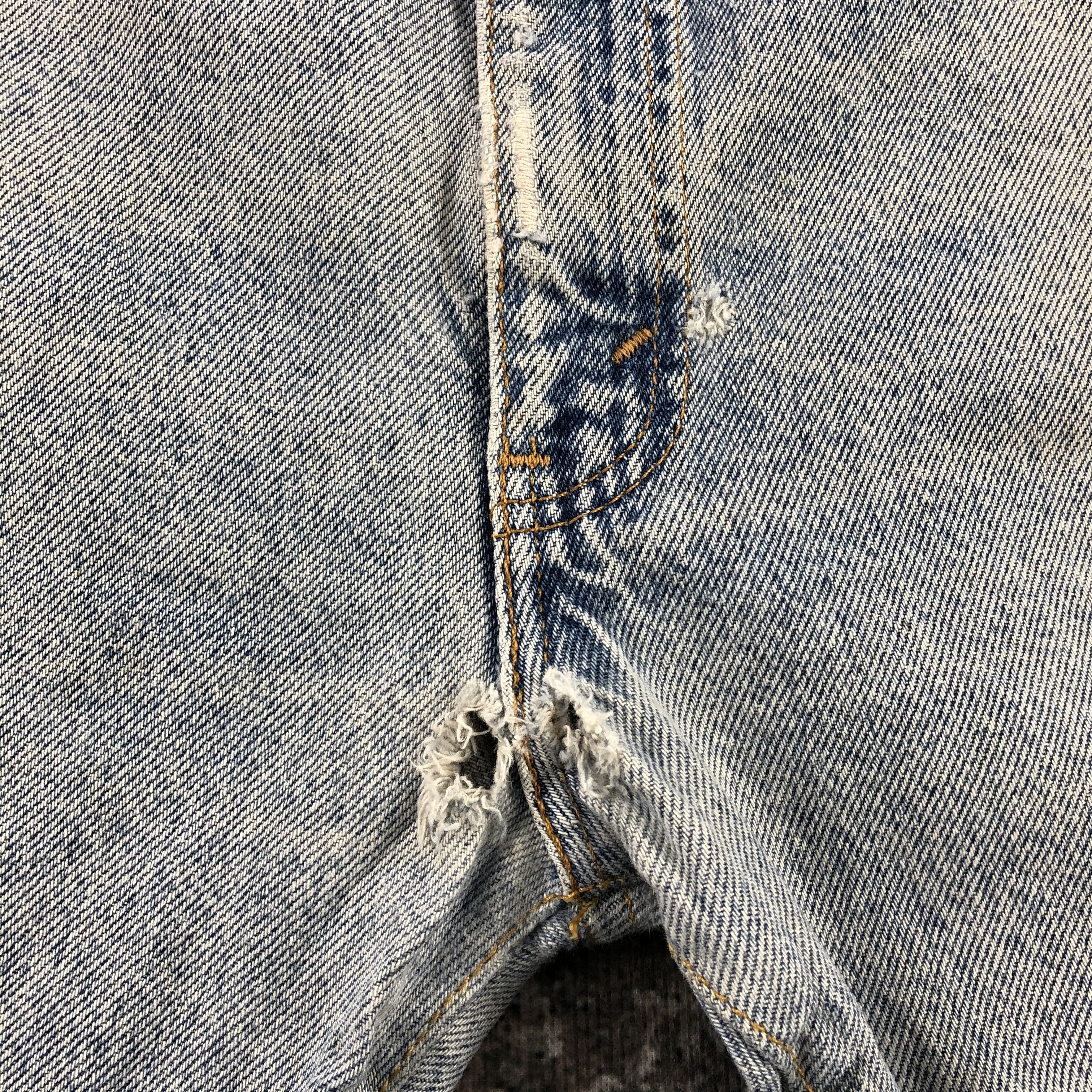 Levi's Vintage 90s Levis 505 Jeans Distressed Denim KJ977 Size US 35 - 12 Thumbnail