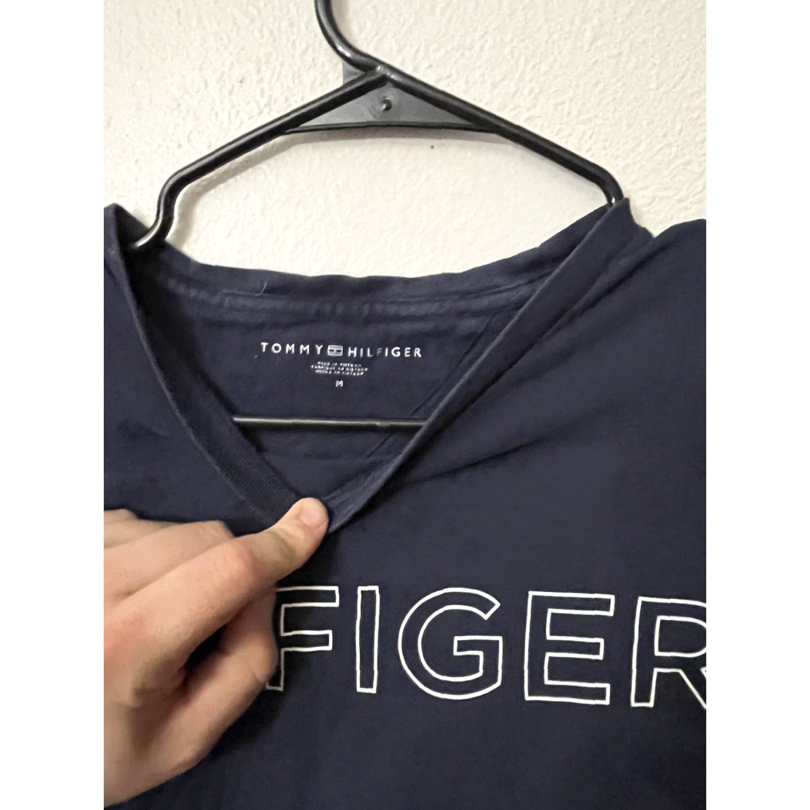 Tommy Hilfiger VINTAGE Tommy Hilfiger Mens T-Shirt Crew Neck Short Sleeve Navy Blue M Adult Medium Crew Neck T-Shirt Mens Size US M / EU 48-50 / 2 - 2 Thumbnail