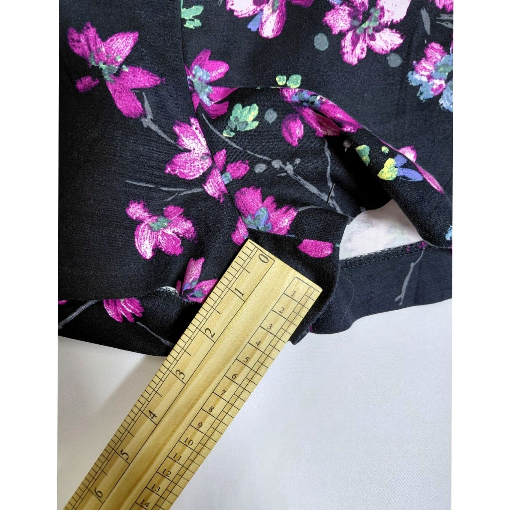 Express EXPRESS Black Pink Floral Print Knit Shorts Women Size 4 Size 27" / US 4 / IT 40 - 6 Thumbnail