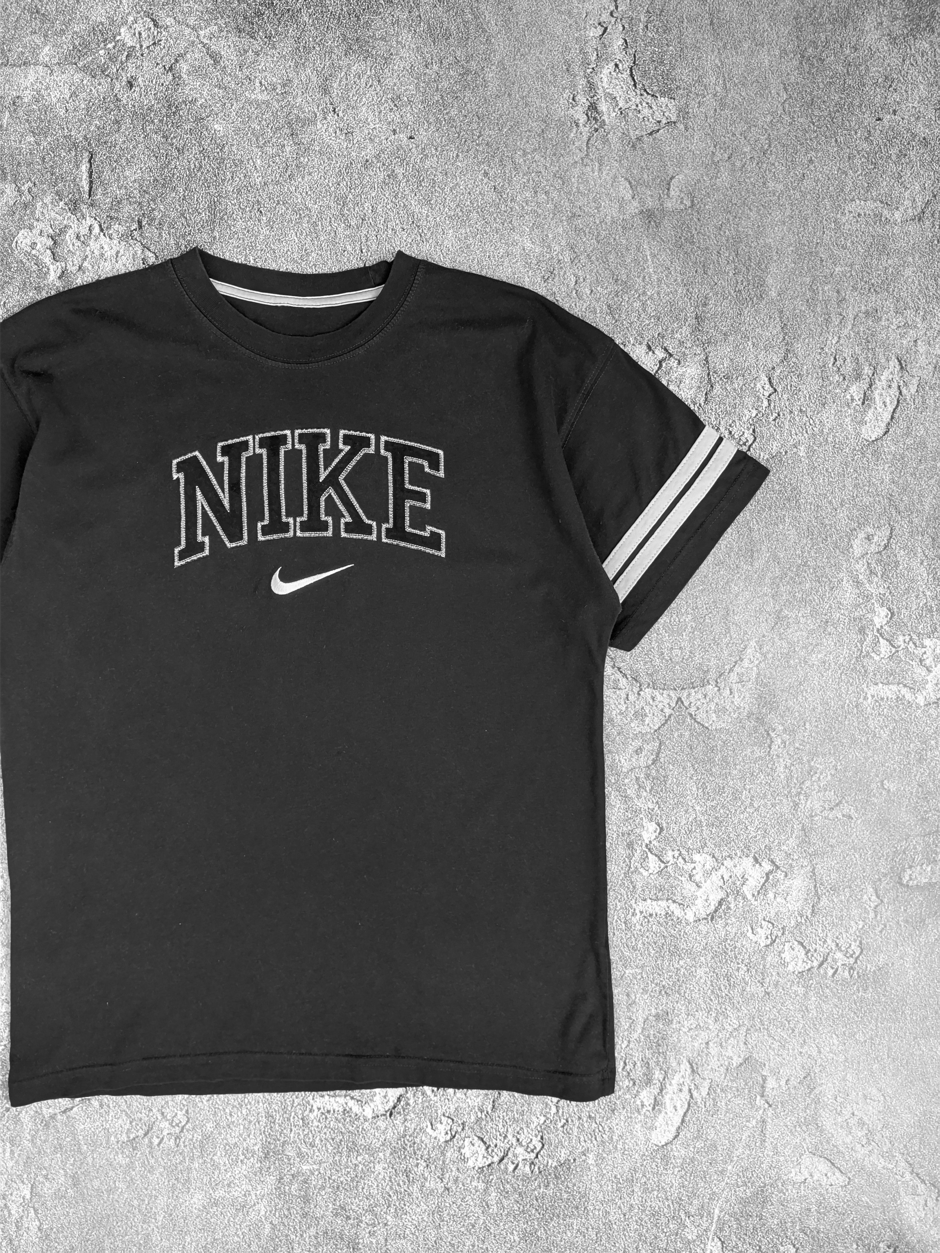 Nike Vintage nike tshirt big logo embroidered y2k Size US M / EU 48-50 / 2 - 4 Thumbnail