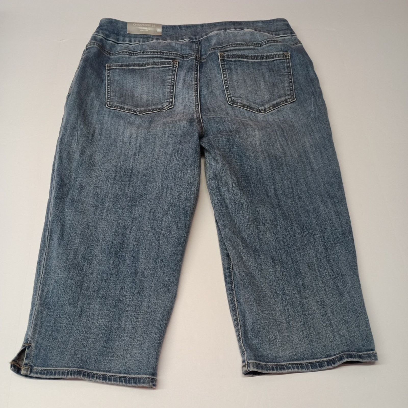 Chicos Chicos Pull On Denim Capris Women's Size 14 Blue Crop Basic Size 36" / US 14 / IT 50 - 8 Thumbnail