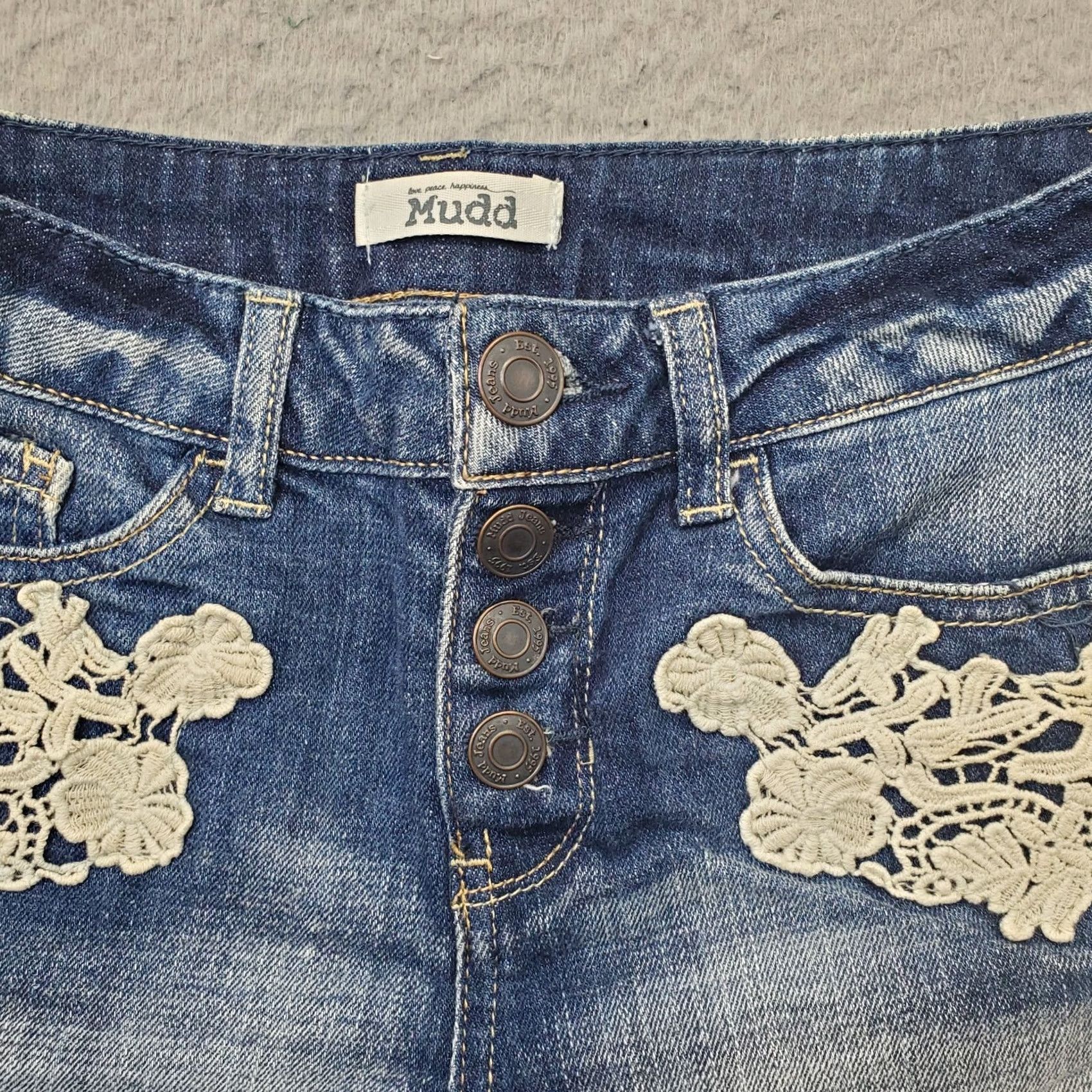 Denime Mudd Cut-Off Shorts Womens 3 Multicolor Denim Crochet Lace Floral Patch Button Fly Shirt? Size 26" / US 2 / IT 38 - 3 Thumbnail