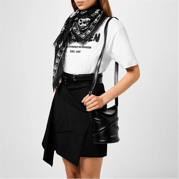 Alexander McQueen o1g2r1mq0824 Size: OS / Curve Small Bag in Black Size ONE SIZE - 2 Thumbnail