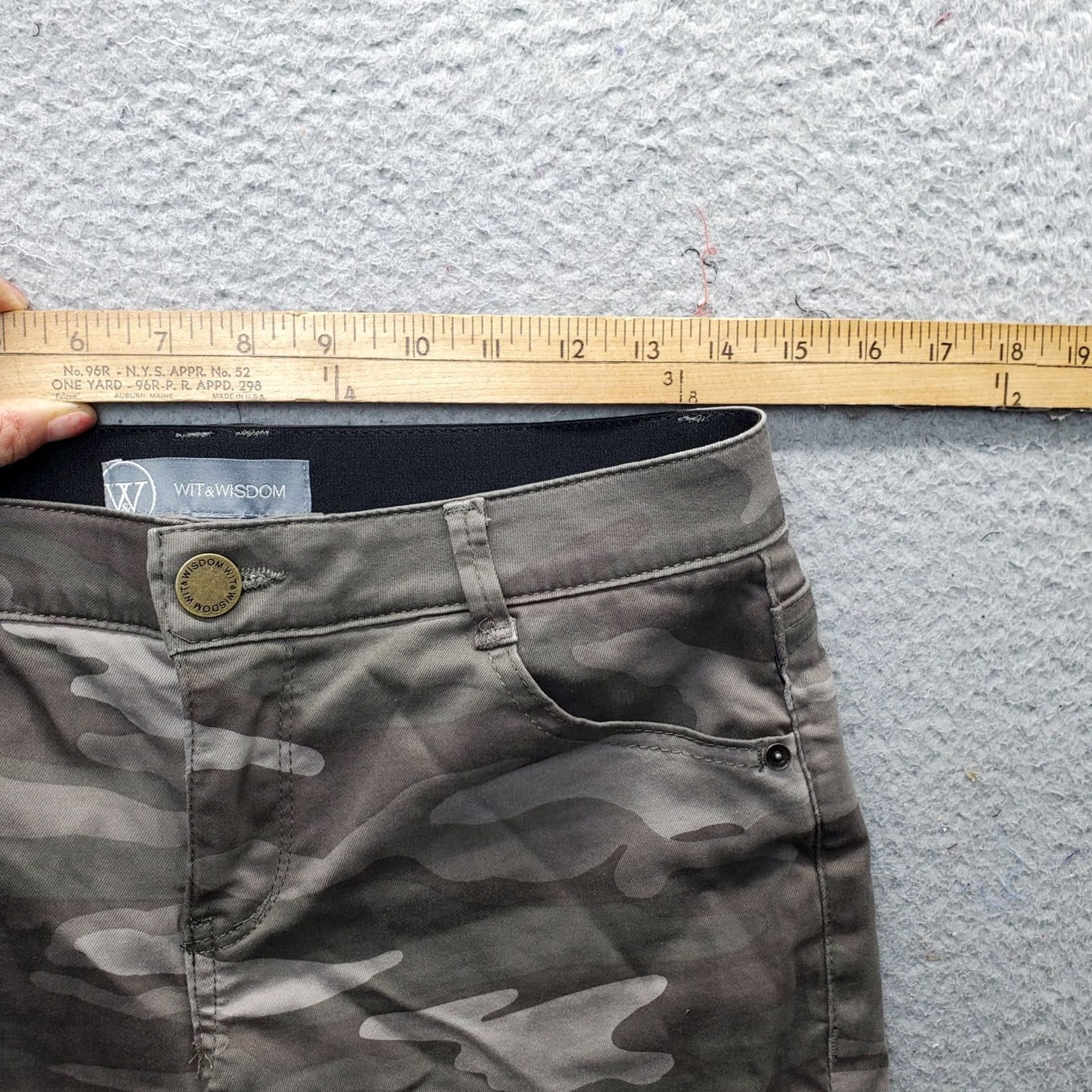 Vintage Wit & Wisdom Bermuda Shorts Womens Size 6 Multi Camouflage Denim 5-Pocket Design Size 28" / US 6 / IT 42 - 3 Thumbnail