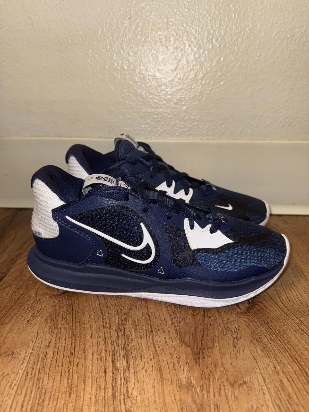 Nike Nike Kyrie 5 Low TB Midnight Navy Size US 5 / EU 37 - 1 Thumbnail