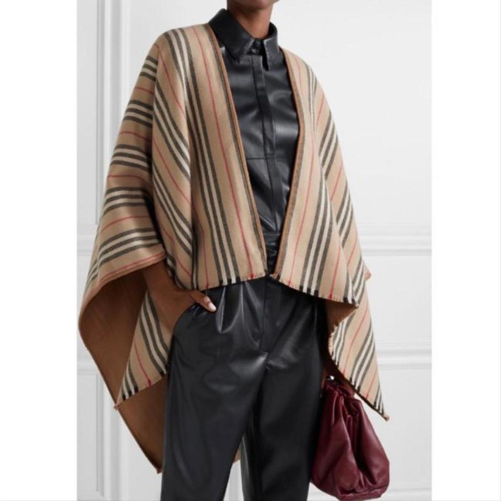 Burberry Nova check reversible wool cape poncho wrap Size ONE SIZE - 2 Thumbnail