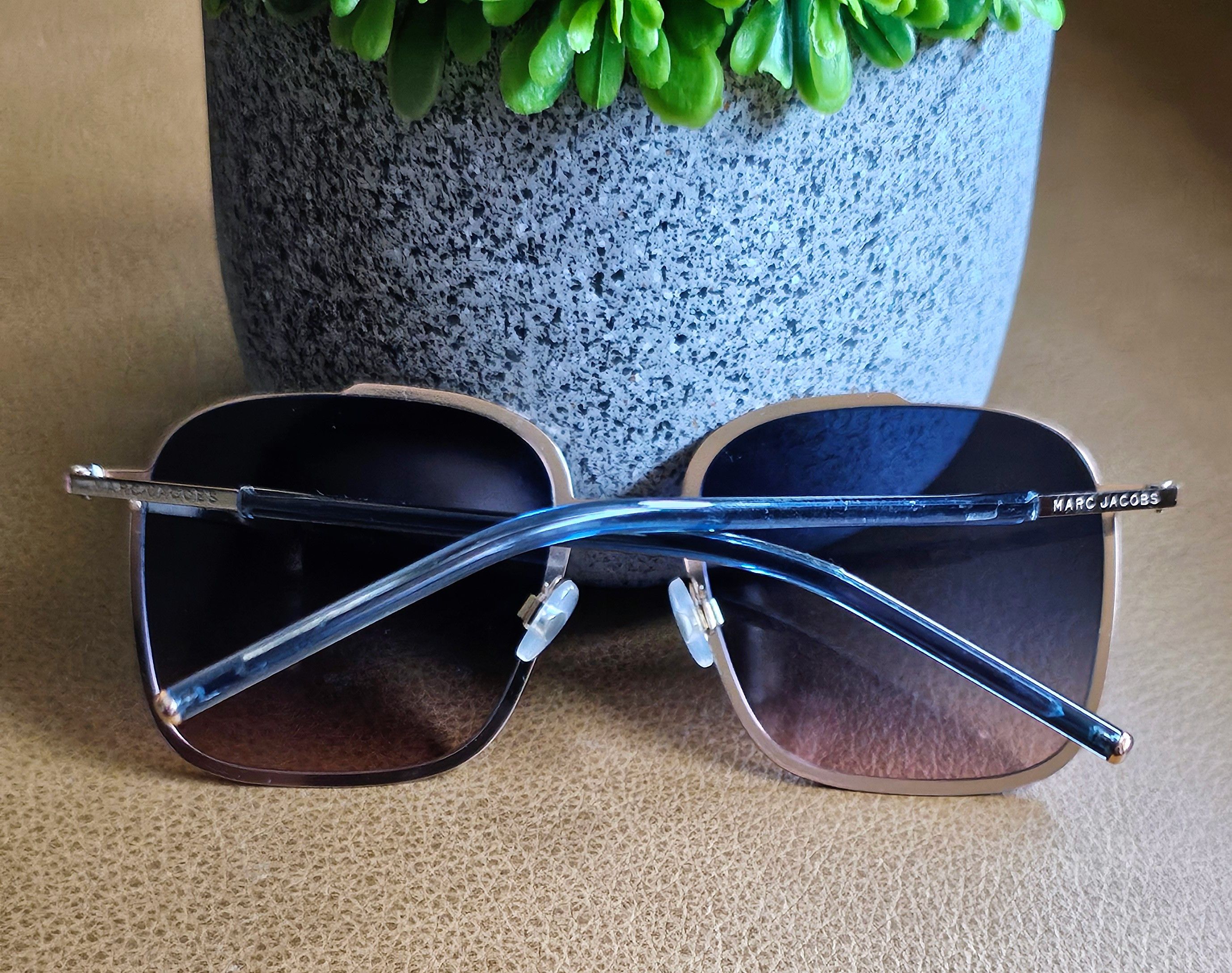 Marc Jacobs Marc Jacobs Square, Gold Metal Frame, Gradiant Lenses. Rare. Size ONE SIZE - 5 Thumbnail