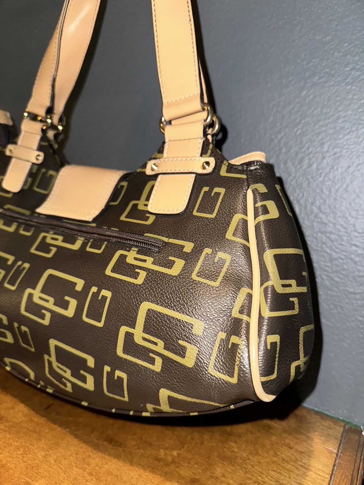 Guess Guess Monogram Y2K 2000’s Vintage Shoulder Handbag Purse Size ONE SIZE - 8 Thumbnail
