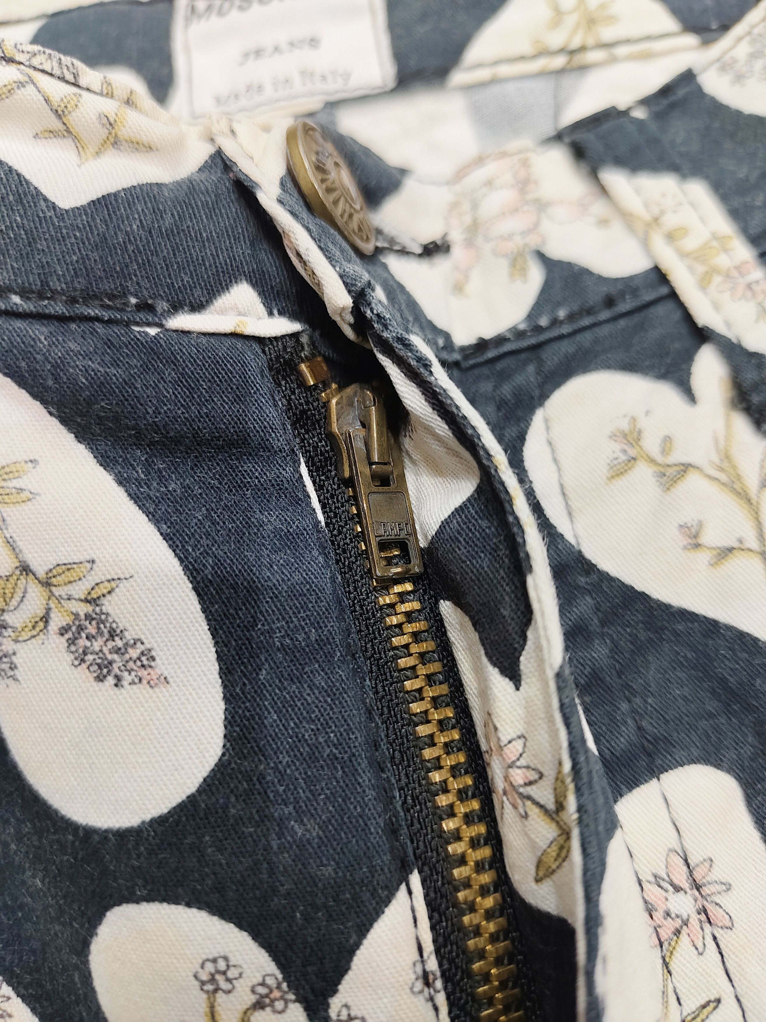 Moschino 90s Moschino Jeans- AOP Heart Botanical Pop Art Couture Size 28" / US 6 / IT 42 - 5 Thumbnail