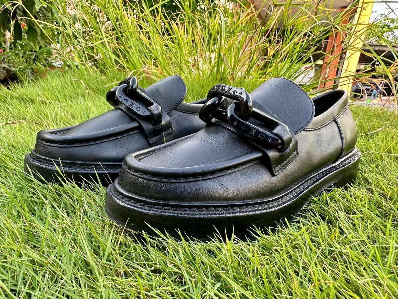 Louis Vuitton Authentic Louis Vuitton Oversized Chain Academy Flat Loafers Size US 5 / EU 37 - 2 Thumbnail