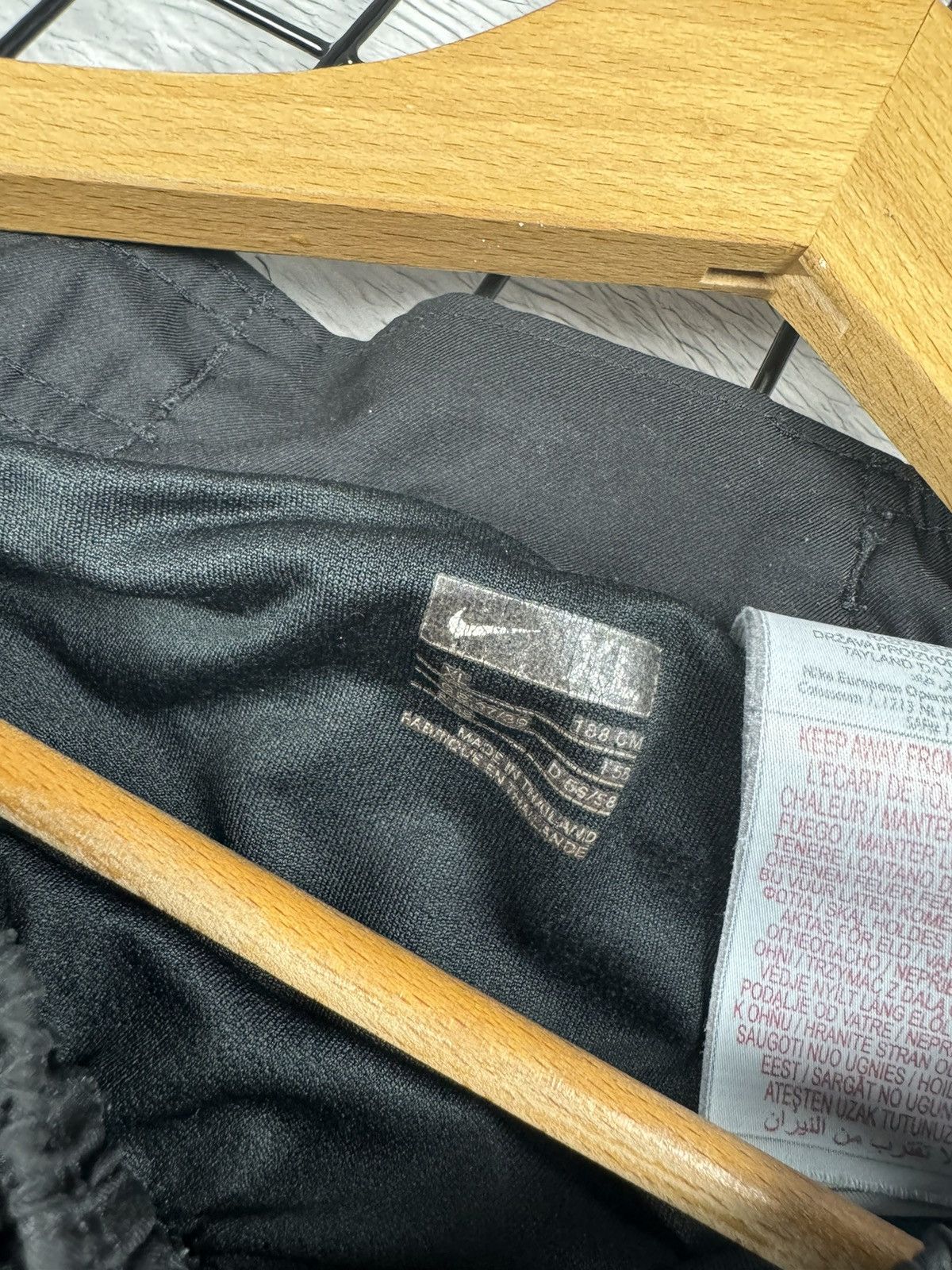Nike × Vintage Vintage Manchester United Nike Soccer Shorts blokcore XL sz Size US 37 - 4 Thumbnail
