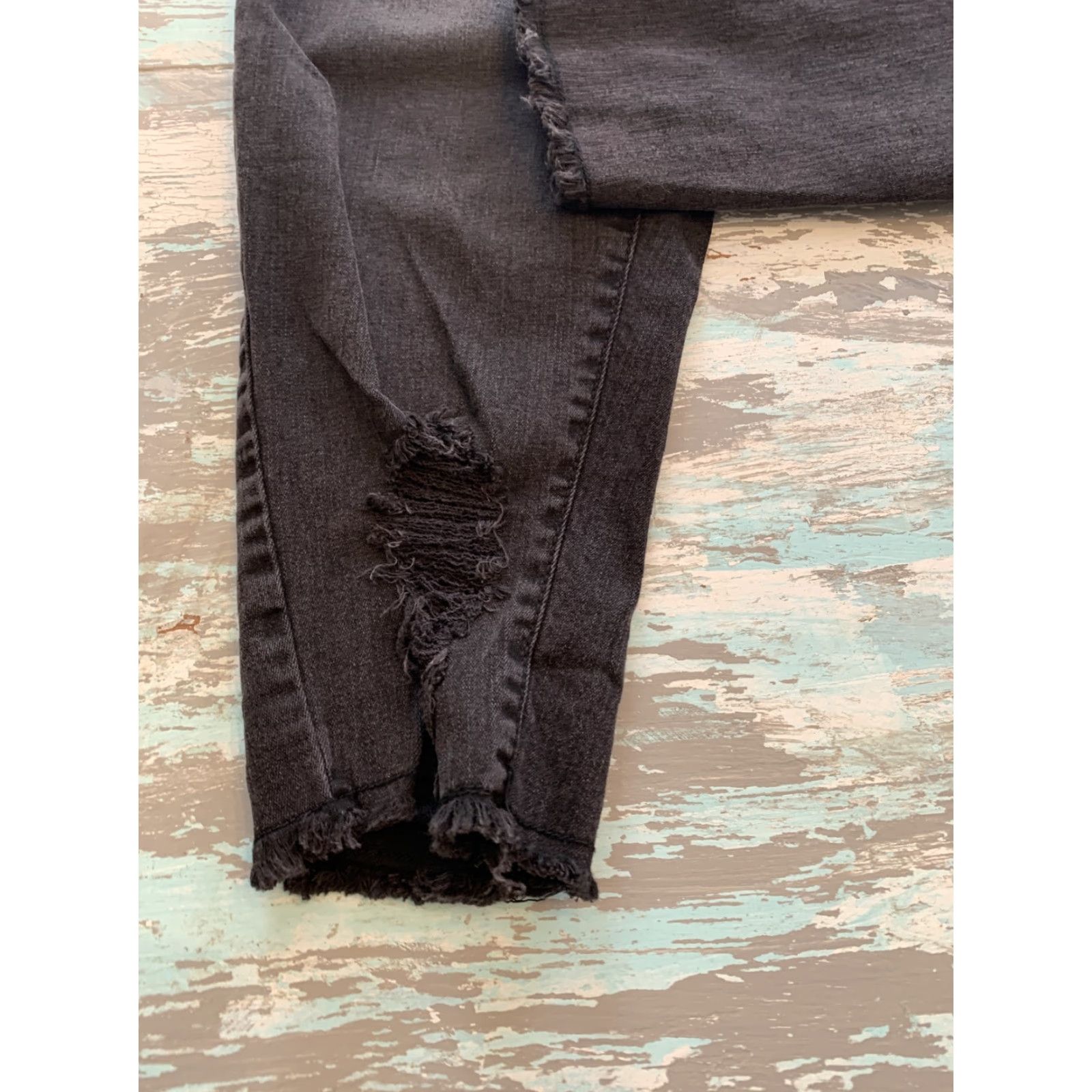 Vintage Rue+ 22W Women's Plus Size Black Distressed Mid Rise Jeggings New Stretch Frayed Size 40" / US 18 - 4 Thumbnail