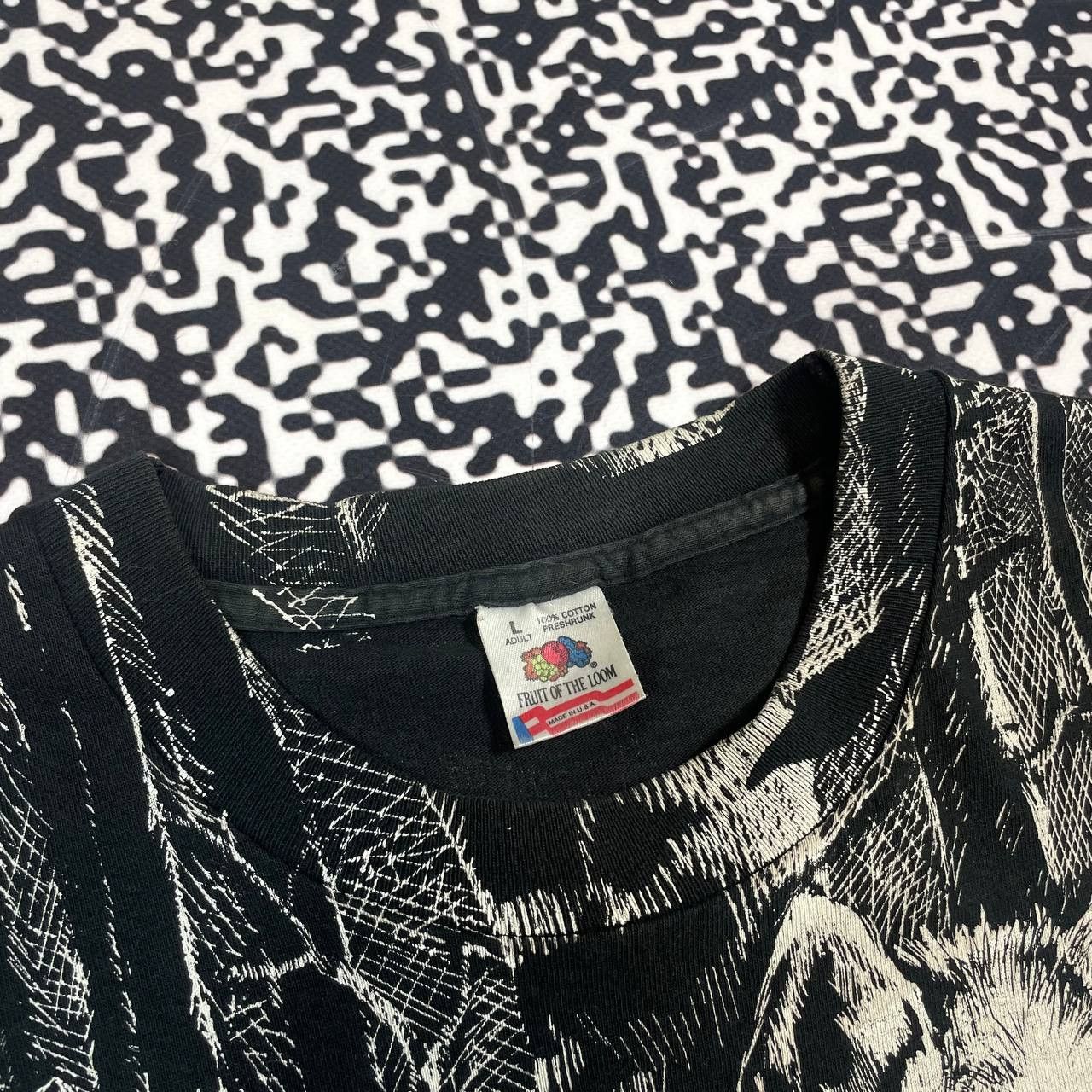 Vintage Vintage 1992 Wolf Harlequin Over Print T-shirt Faded Style Size US L / EU 52-54 / 3 - 9 Thumbnail