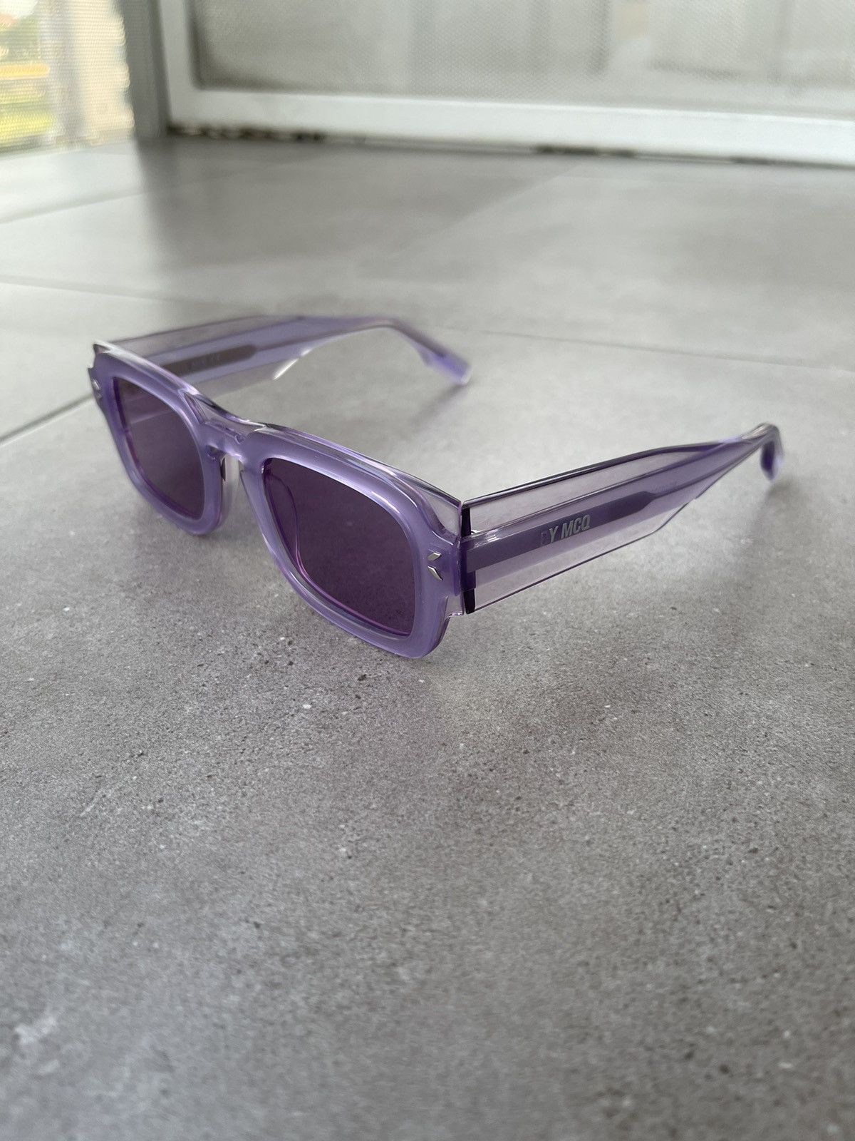 Alexander McQueen × McQ Alexander McQueen !DS! SS23 Alexander Mcqueen MQ0359S Violet Square Sunglasses Size ONE SIZE - 9 Thumbnail