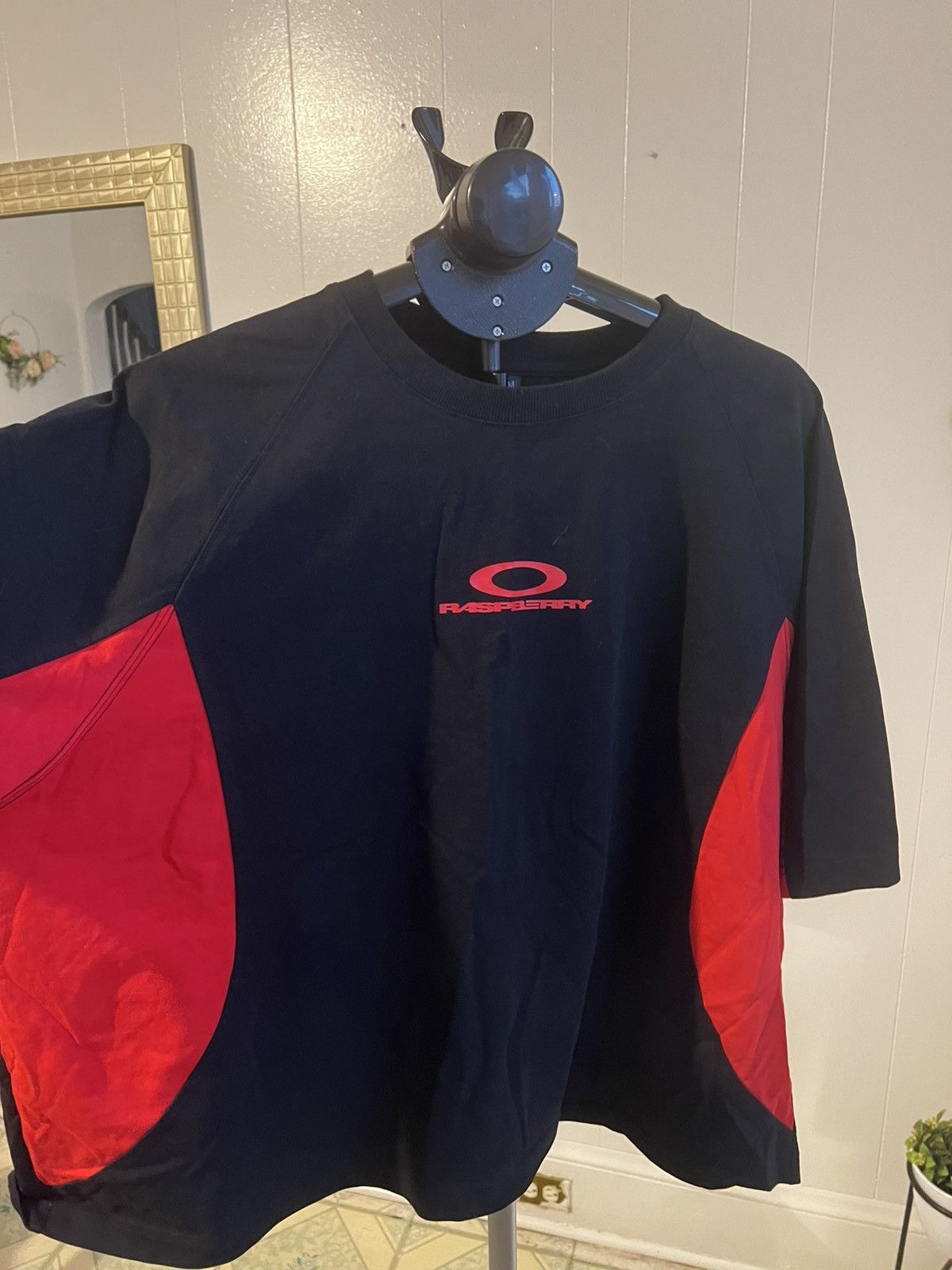 The GV Gallery Raspberry Hills Black/Red T-Shirt Size US M / EU 48-50 / 2 - 1 Thumbnail