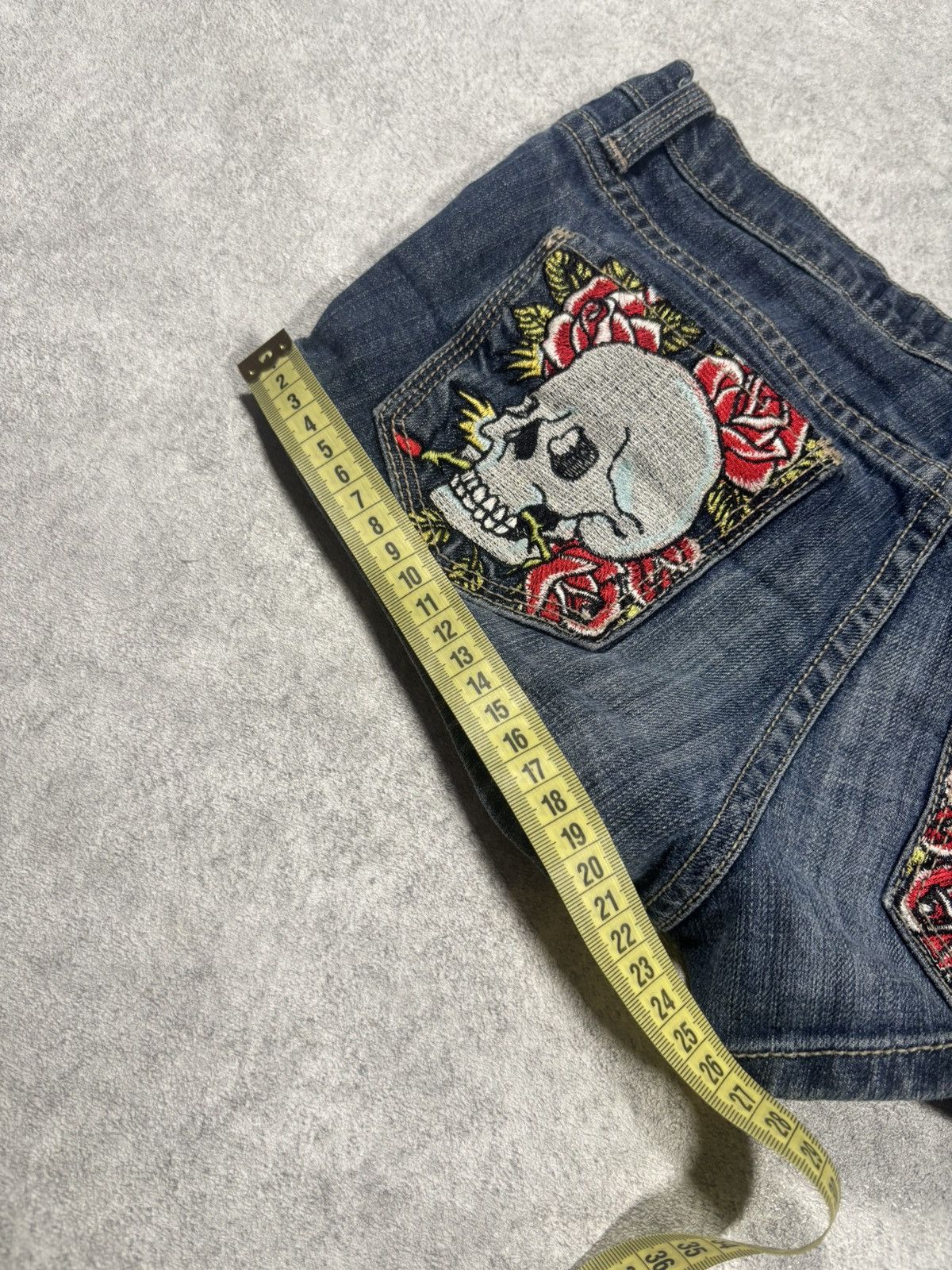 Ed Hardy Ed Hardy Low Rise Y2K Skull Roses Embroidered Denim Shorts Size 27" / US 4 / IT 40 - 12 Thumbnail
