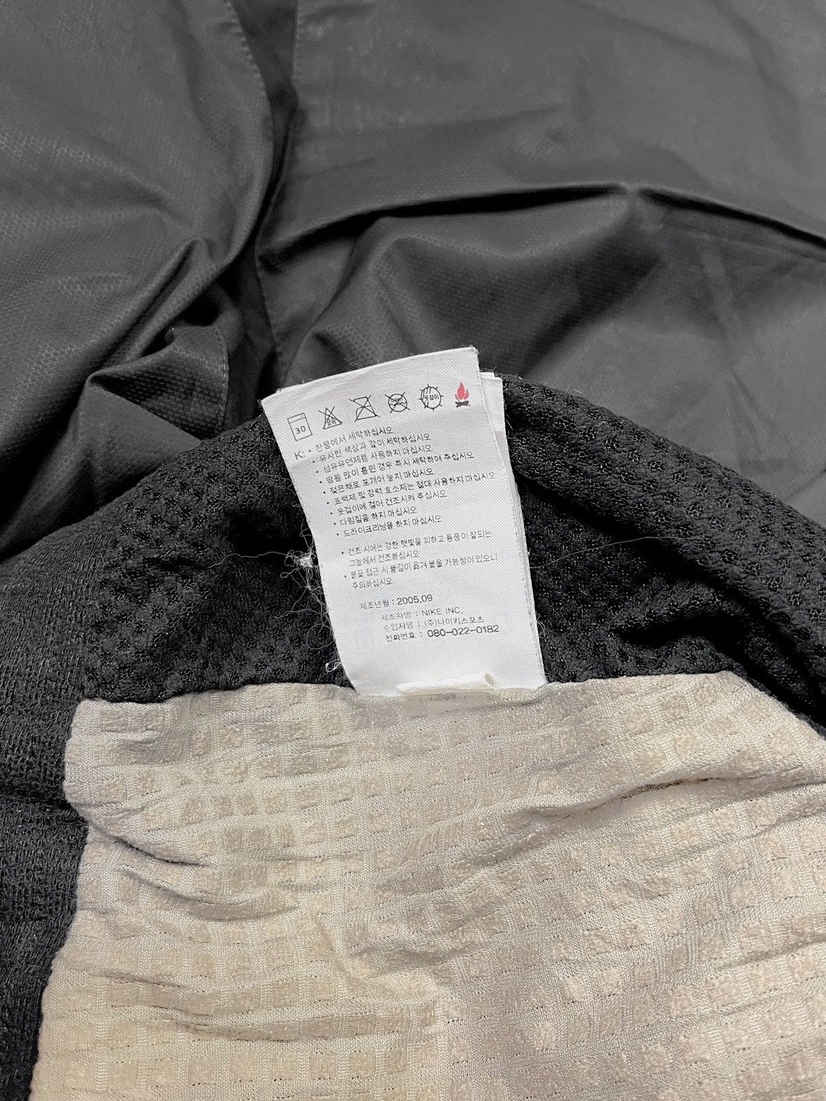 Nike 2005 Nike Clima-Fit Vintage Technical Track Pants Size US 30 / EU 46 - 16 Thumbnail