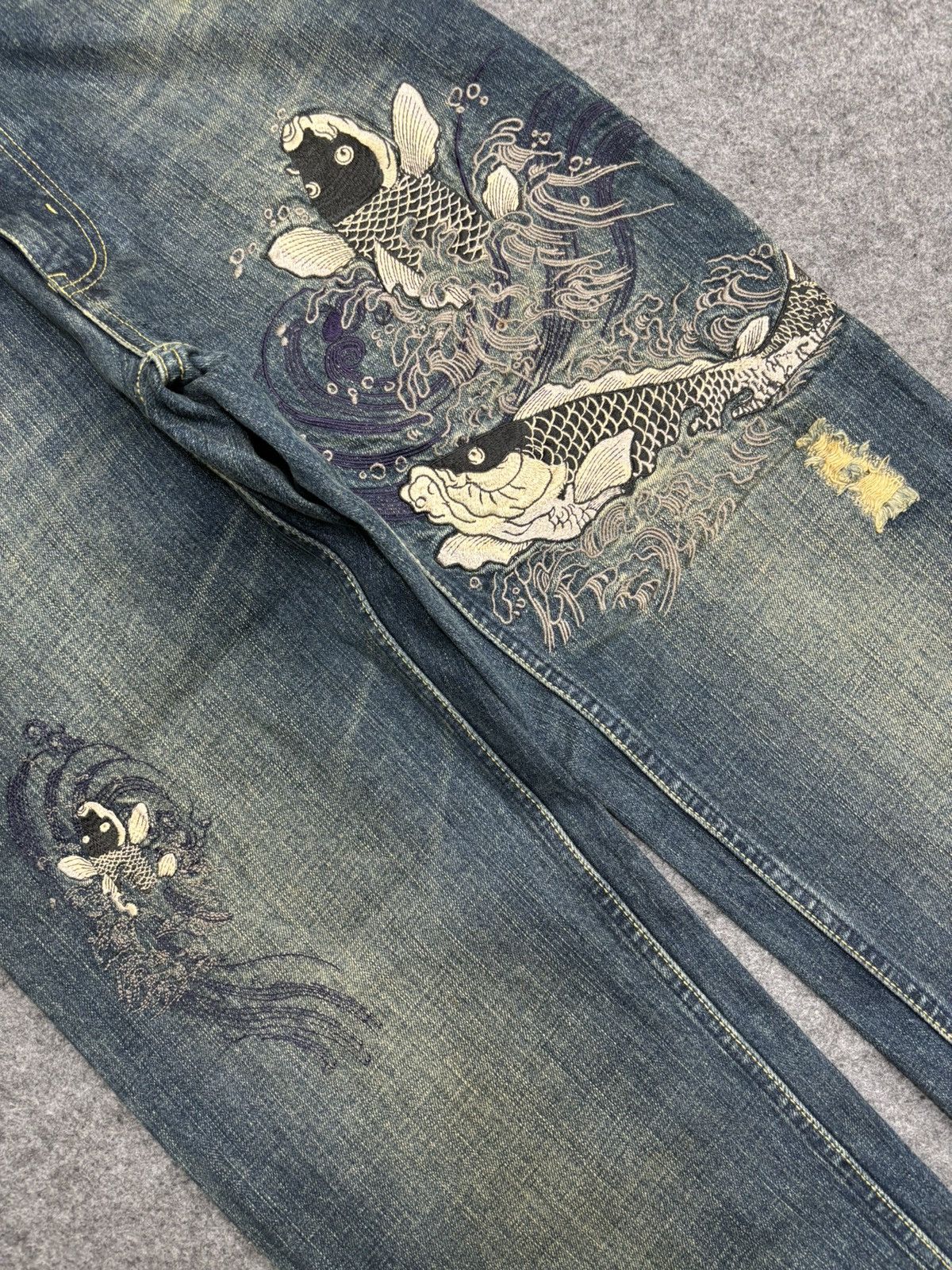 Japanese Brand 💥KARAKURI TAMASHI Koi Fish Embroided Distressed Denim F551 Size US 31 - 8 Thumbnail