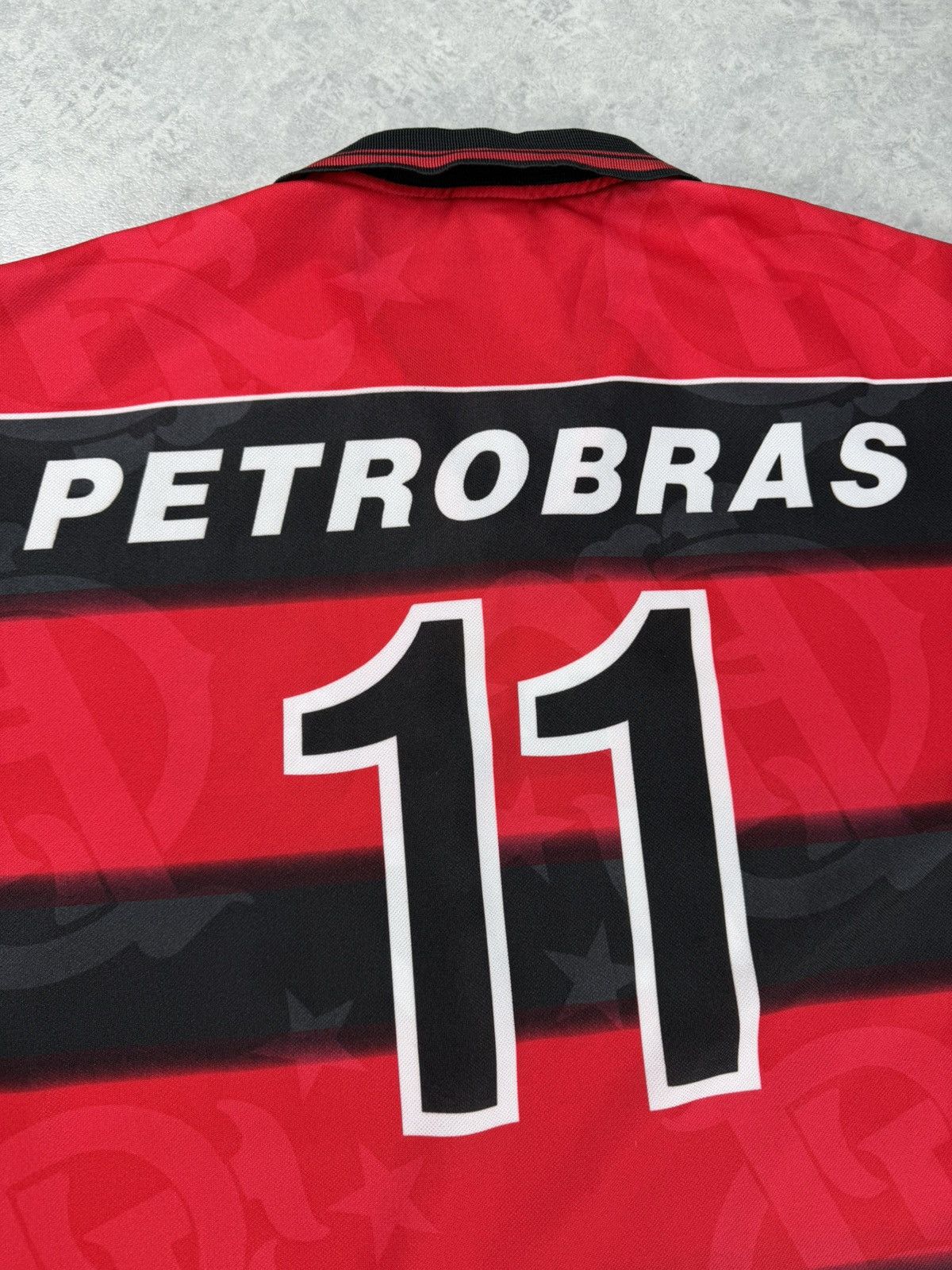 Vintage CR Flamengo Retro Soccer Jersey #11 Petrobras Size XL Size US XL / EU 56 / 4 - 10 Thumbnail