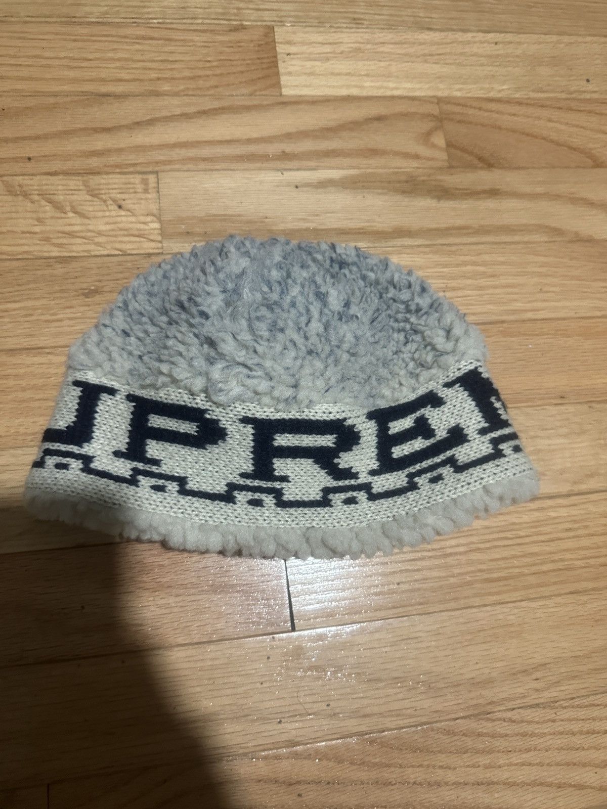 Supreme Supreme Sherpa Logo Beanie Size ONE SIZE - 1 Thumbnail