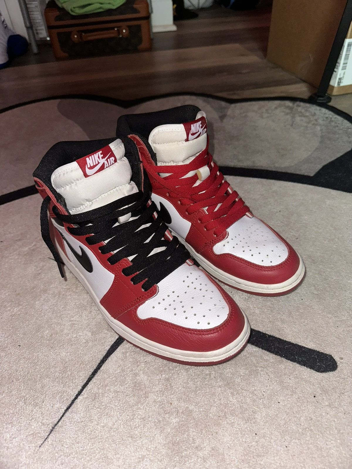 Jordan Brand Jordan 1 Retro Chicago 2015 Size US 8.5 / EU 41-42 - 1 Thumbnail