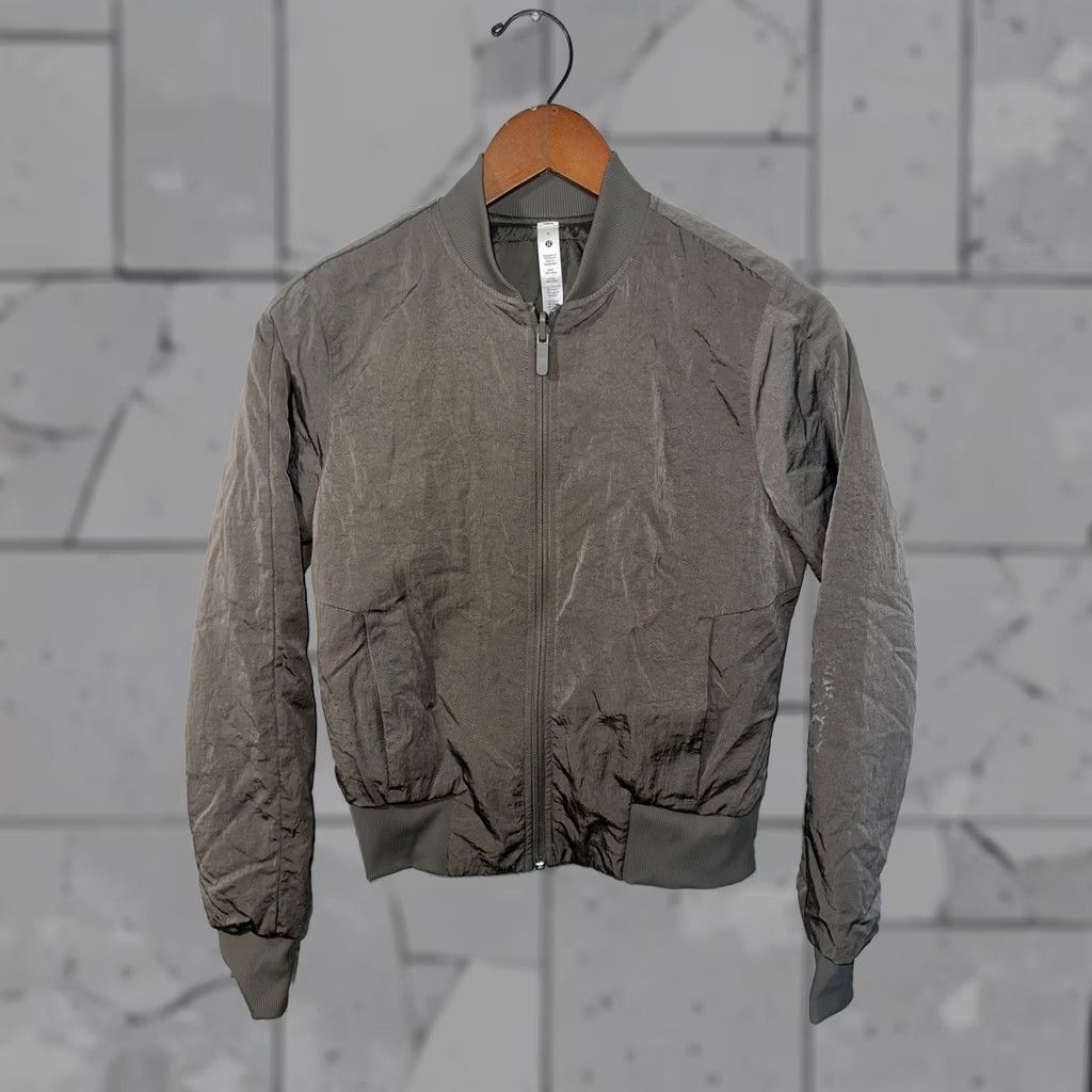 Lululemon Lululemon Green Nylon Insulsted Bomber Style Jacket Womens 4 Size S / US 4 / IT 40 - 1 Thumbnail