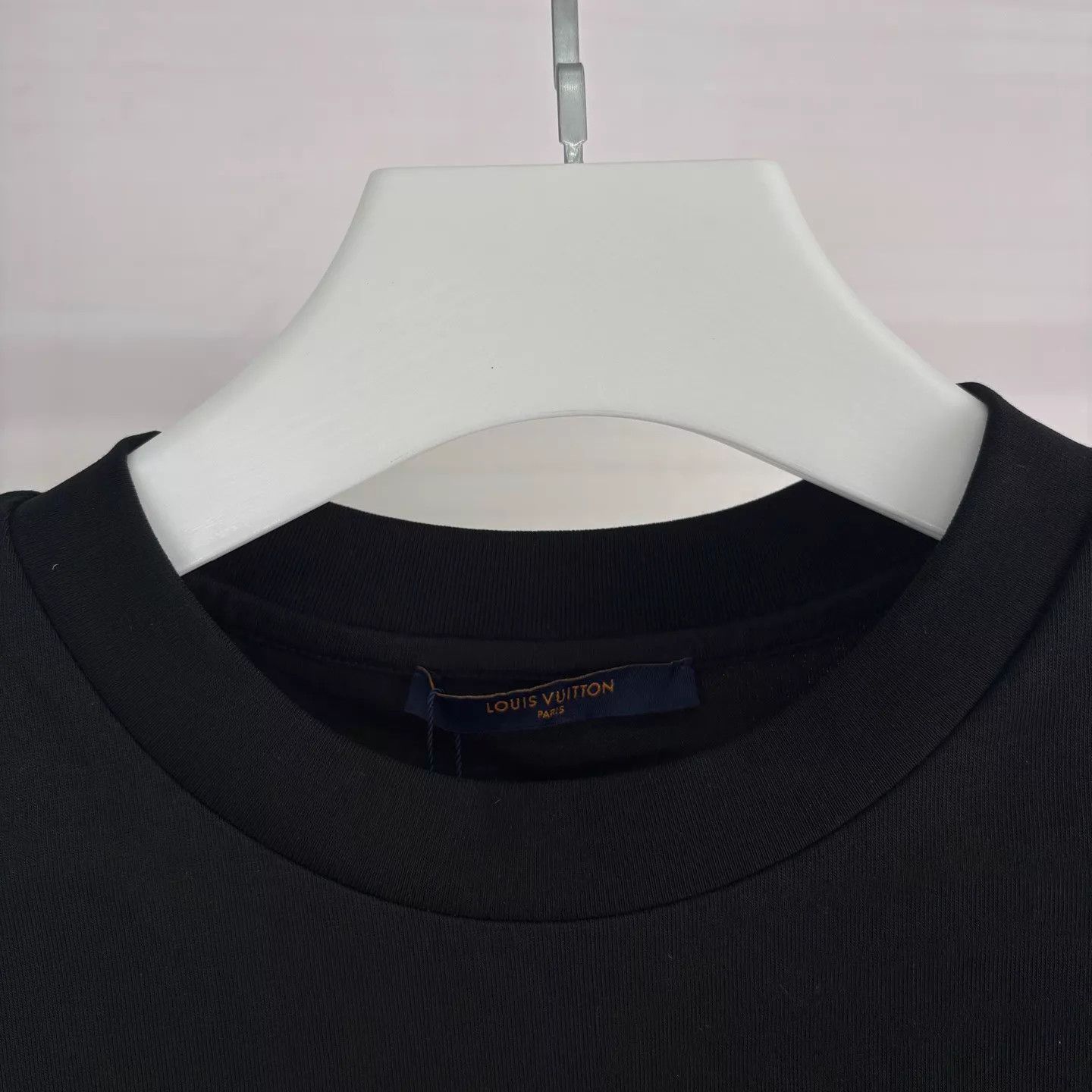 Louis Vuitton LV Black Embossed Logo Short Sleeve Tee L (New) Size US L / EU 52-54 / 3 - 3 Thumbnail