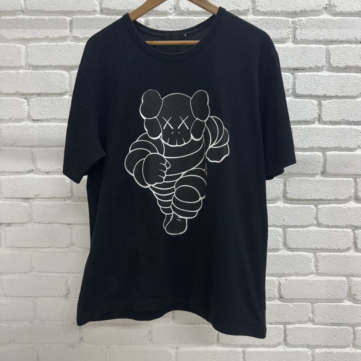 Original Fake Kaws Running Chum Tee Size US L / EU 52-54 / 3 - 1 Thumbnail