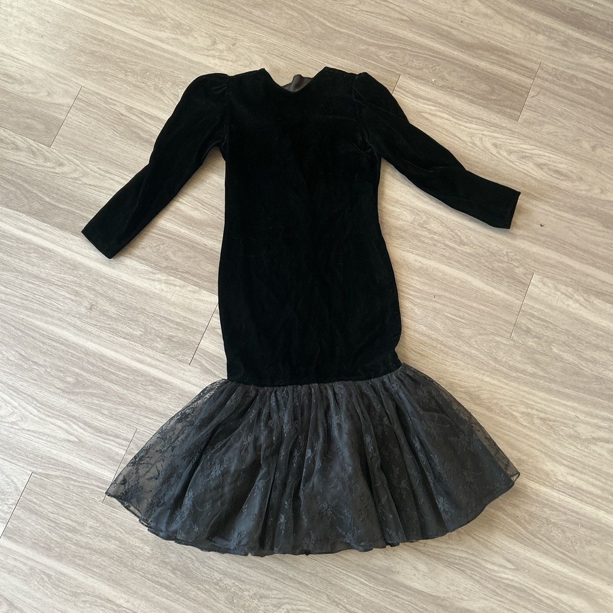 Vintage Goth 80s Velvet Dress w/Tulle Size XS / US 0-2 / IT 36-38 - 1 Thumbnail