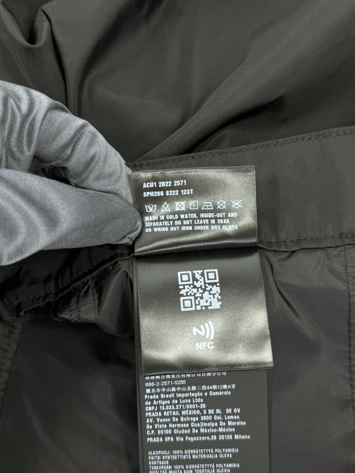 Prada PRADS PANTALONE IDROREATT NYLON CARGO TROUSERS Size US 34 / EU 50 - 8 Thumbnail