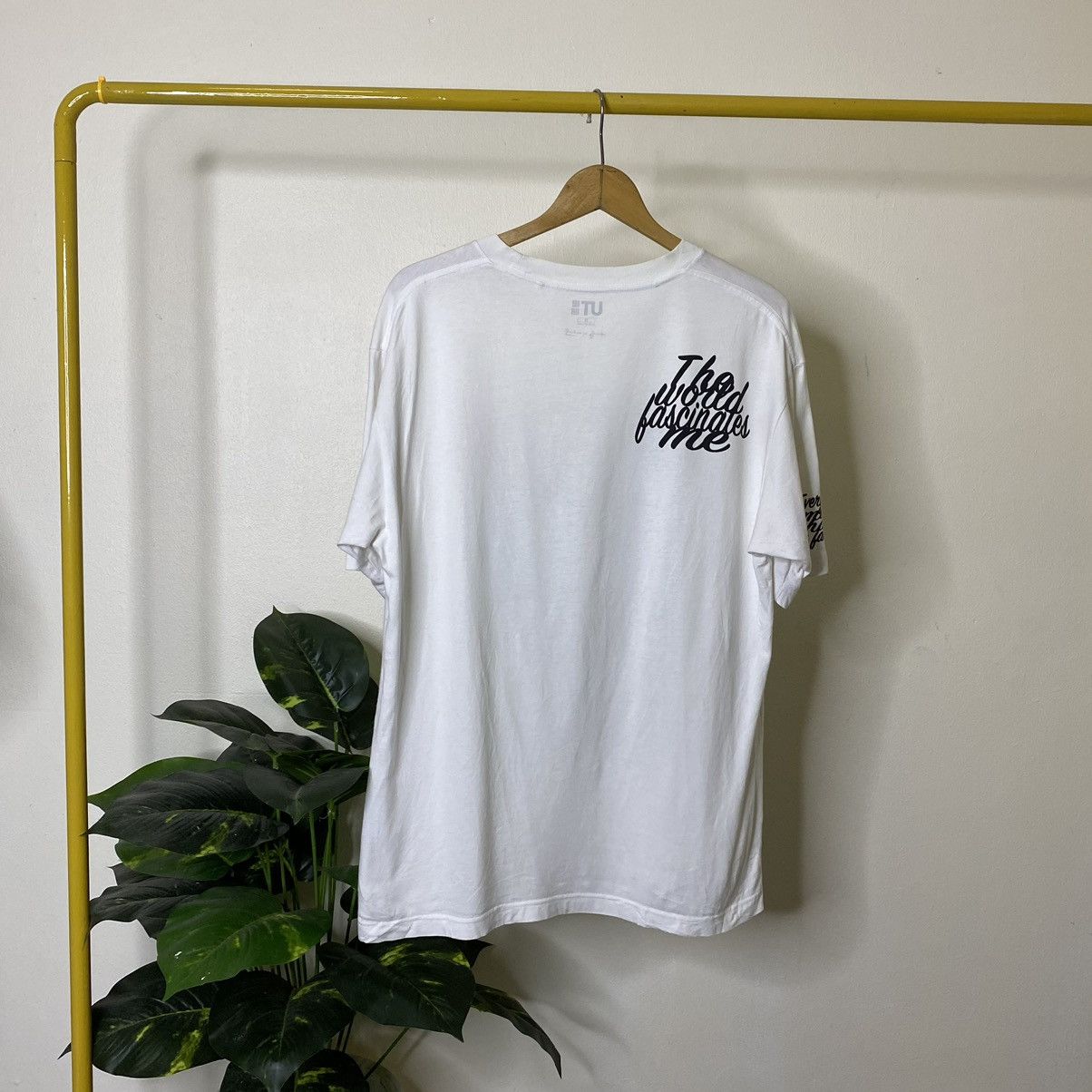 Andy Warhol × Uniqlo Andy Warhol Everybody Must Have A Fantasy Skulls Artwork Tee Size US L / EU 52-54 / 3 - 5 Thumbnail