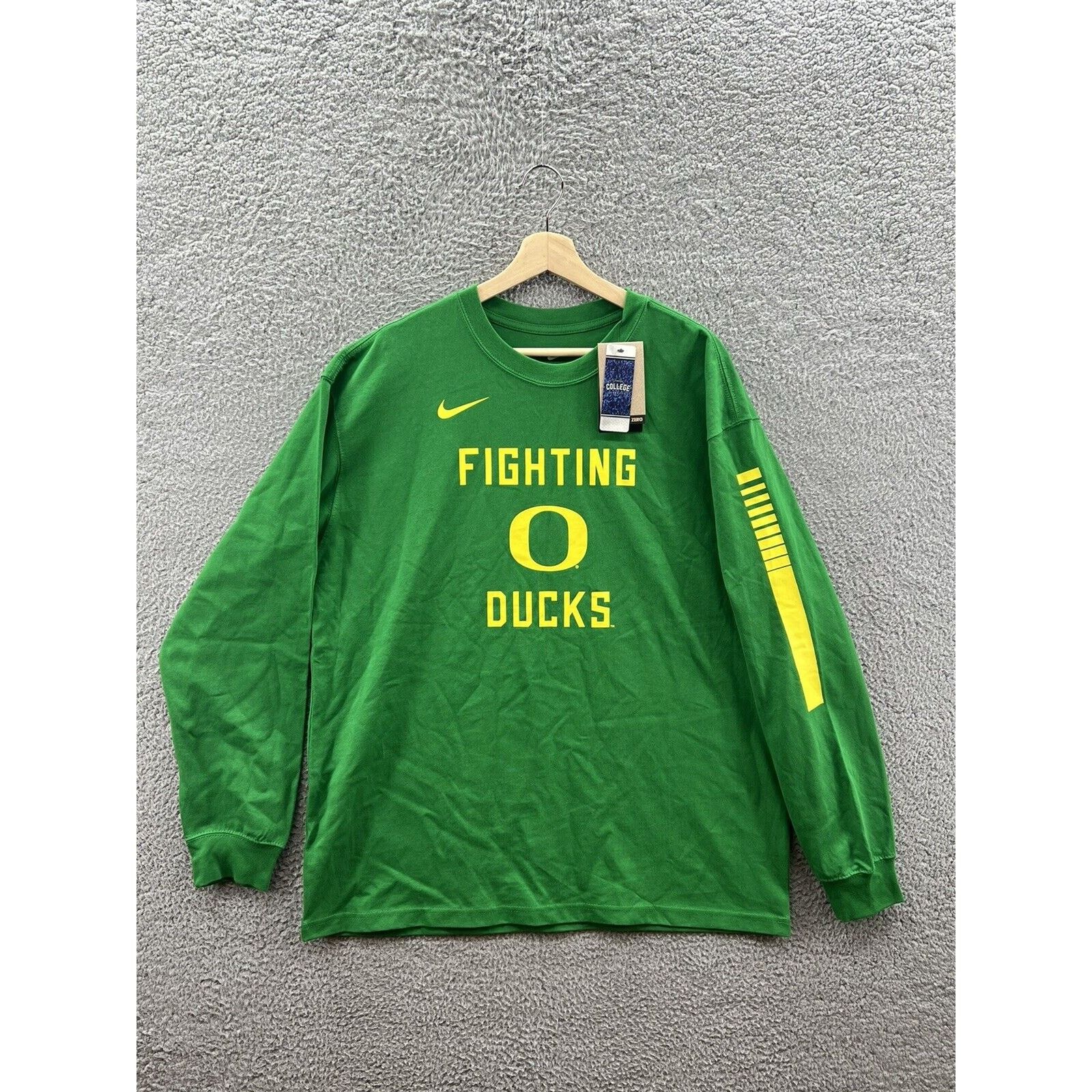 Nike Nike Oregon Ducks Green Team Issue T-Shirt FN6384-377 Size US L / EU 52-54 / 3 - 1 Thumbnail