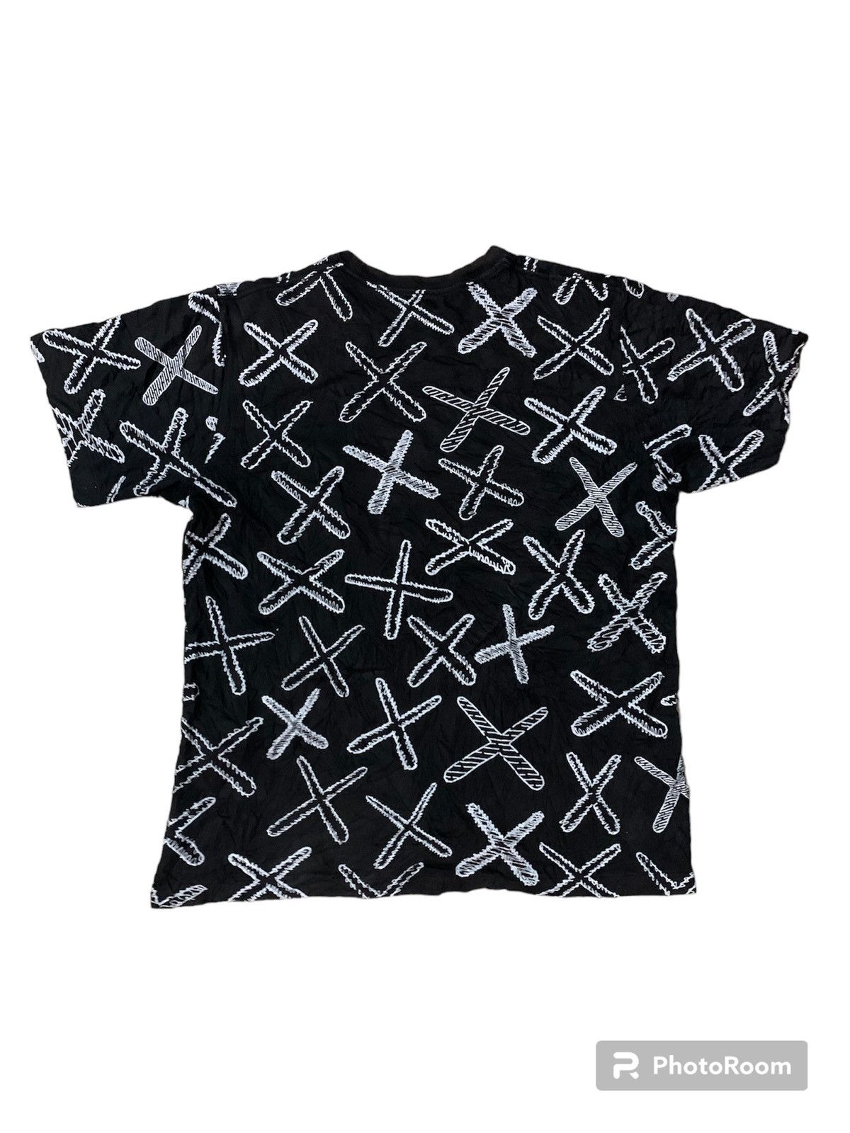 Japanese Brand × Kaws × Uniqlo Uniqlo X Kaws X Monogram Logo Tee Size US XL / EU 56 / 4 - 2 Thumbnail