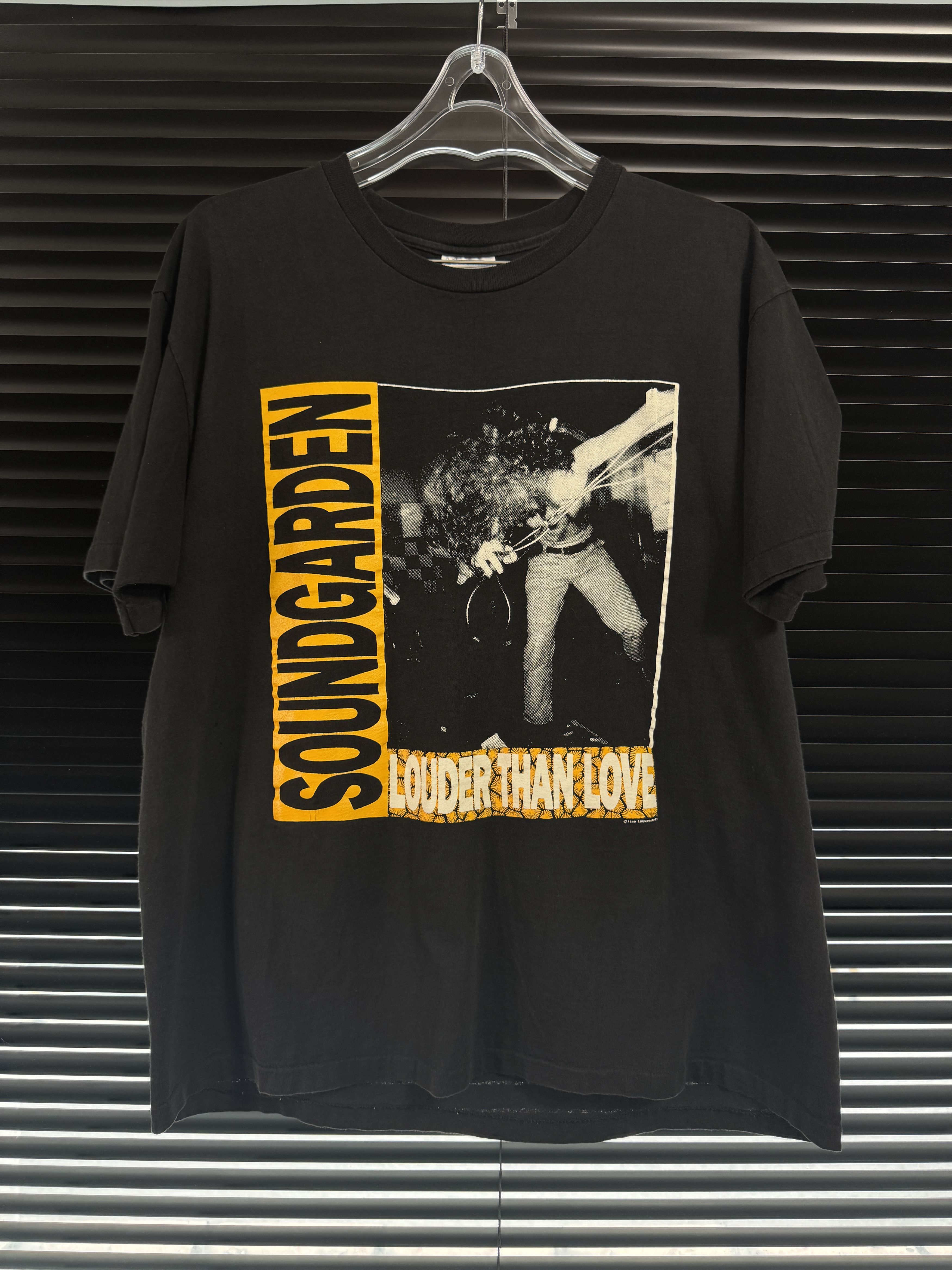 Band Tees Rare Vintage 80s Soundgarden Louder Than Love Shirt Size US XL / EU 56 / 4 - 1 Thumbnail