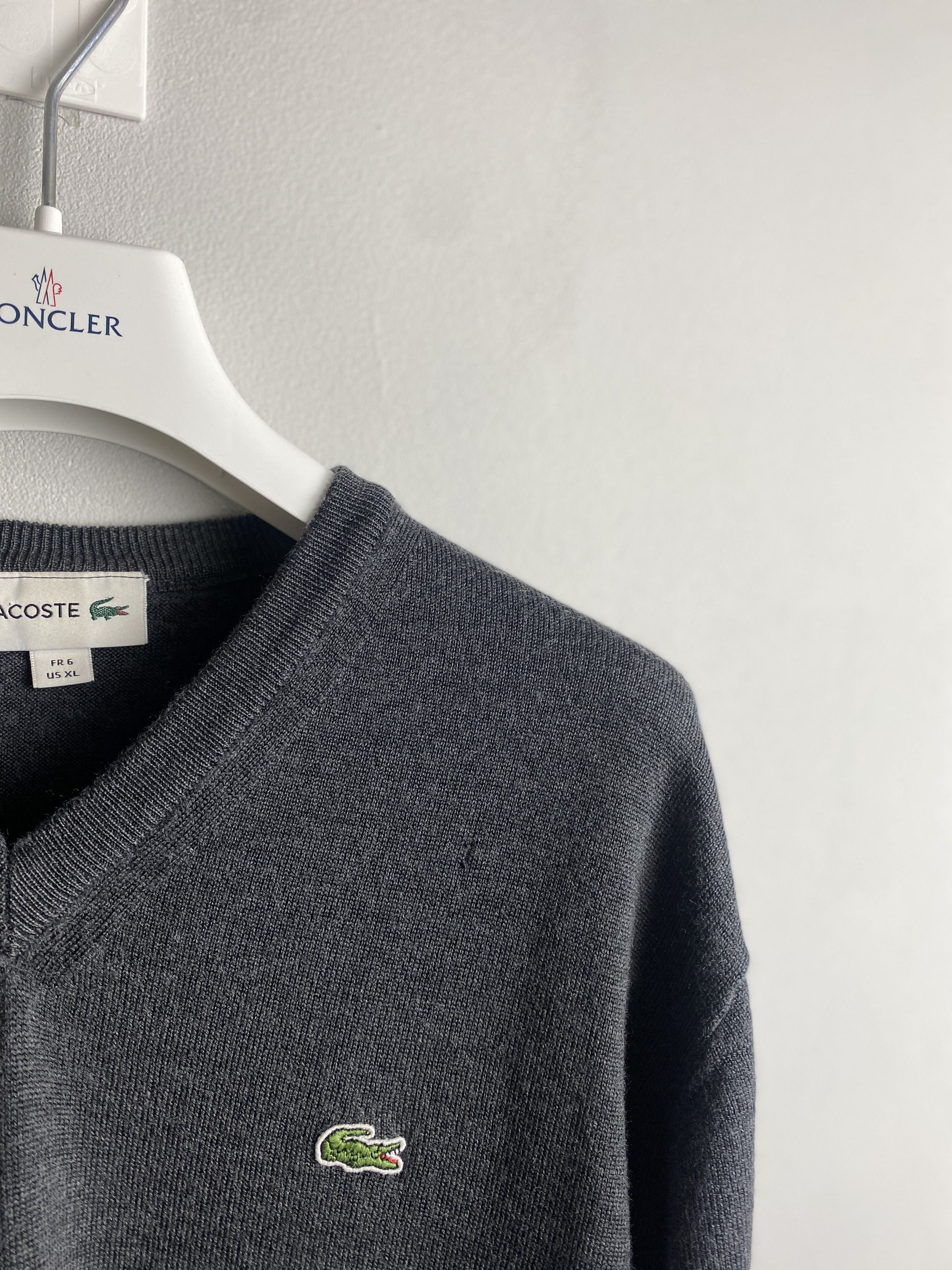 Lacoste Lacoste small logo v neck sweater knitwear jumper Size US XL / EU 56 / 4 - 2 Thumbnail