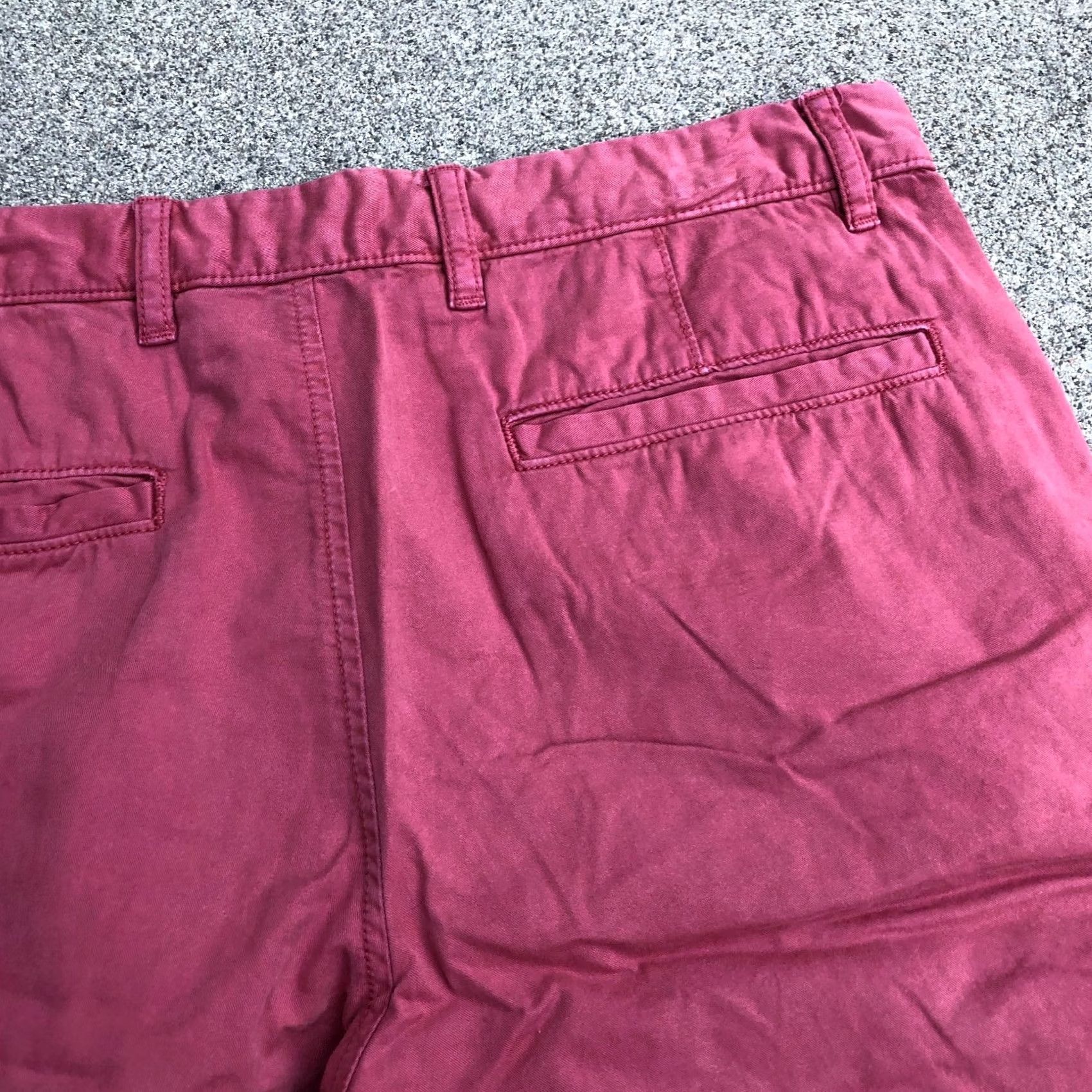 Uniqlo UNIQLO Chino Shorts Men MEDIUM Red Pockets Bottoms Shirt/Shorts Size US 34 / EU 50 - 5 Thumbnail