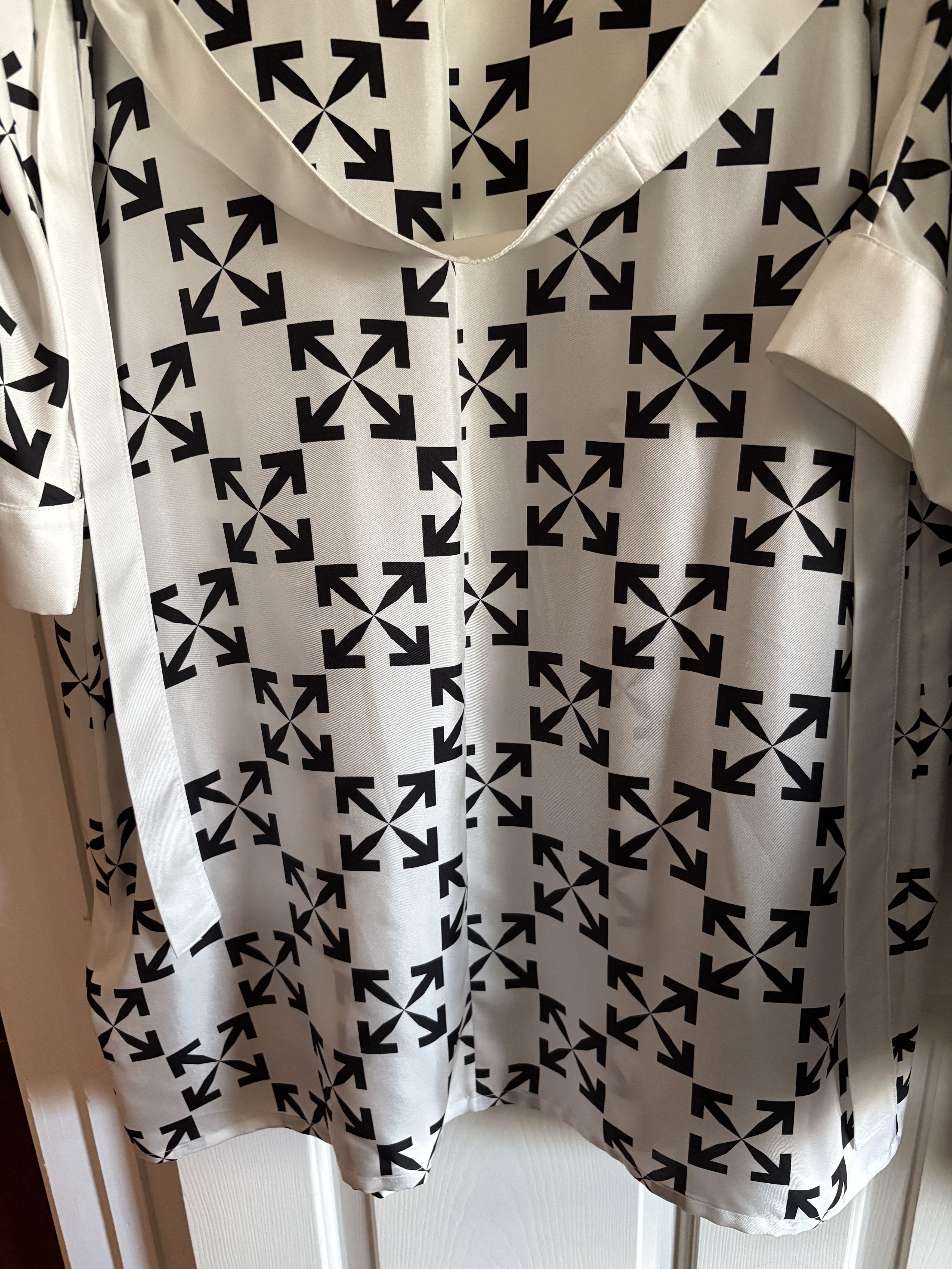 Off-White Off-White Virgil Abloh Arrow Pattern Silk Robe Kaftan M Size US M / EU 48-50 / 2 - 9 Thumbnail