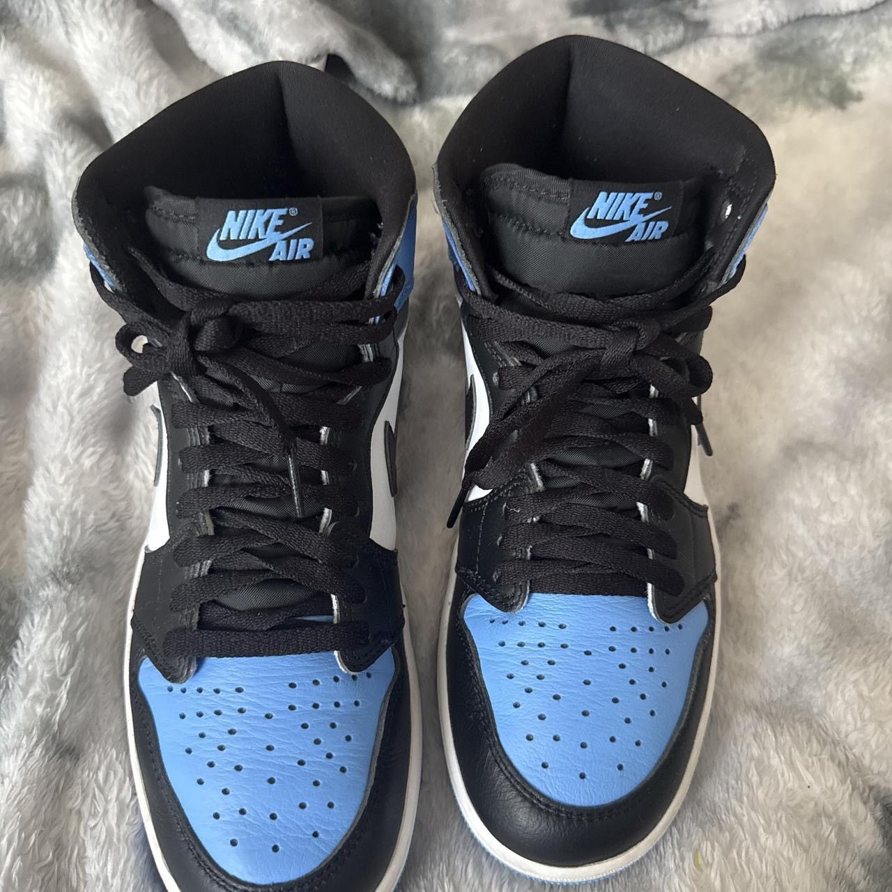 Nike Nike Air Jordan 1 Retro High OG UNC Size US 9 / EU 42 - 3 Thumbnail