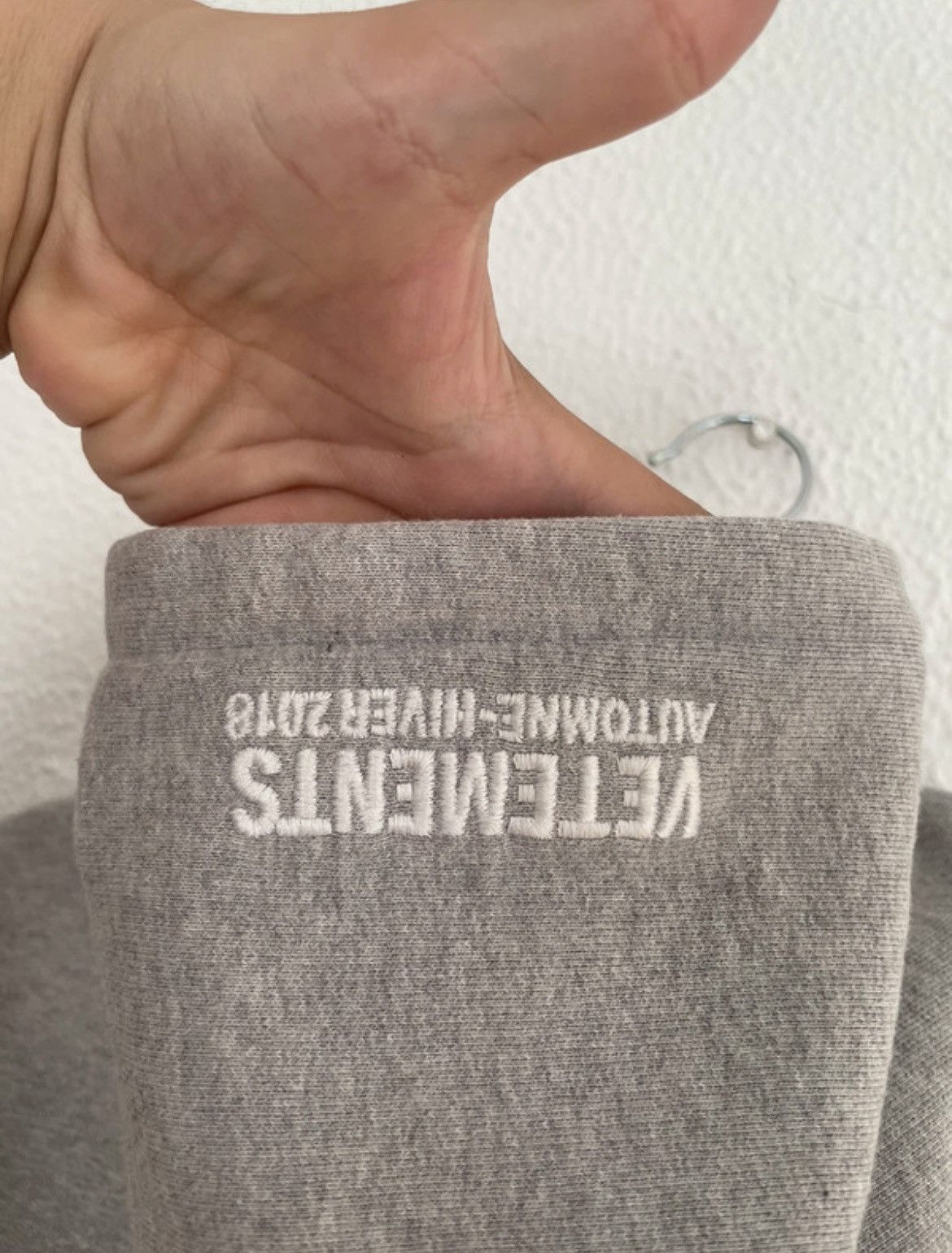 Vetements Vetements Misplaced Logo Hoodie Size US S / EU 44-46 / 1 - 4 Thumbnail