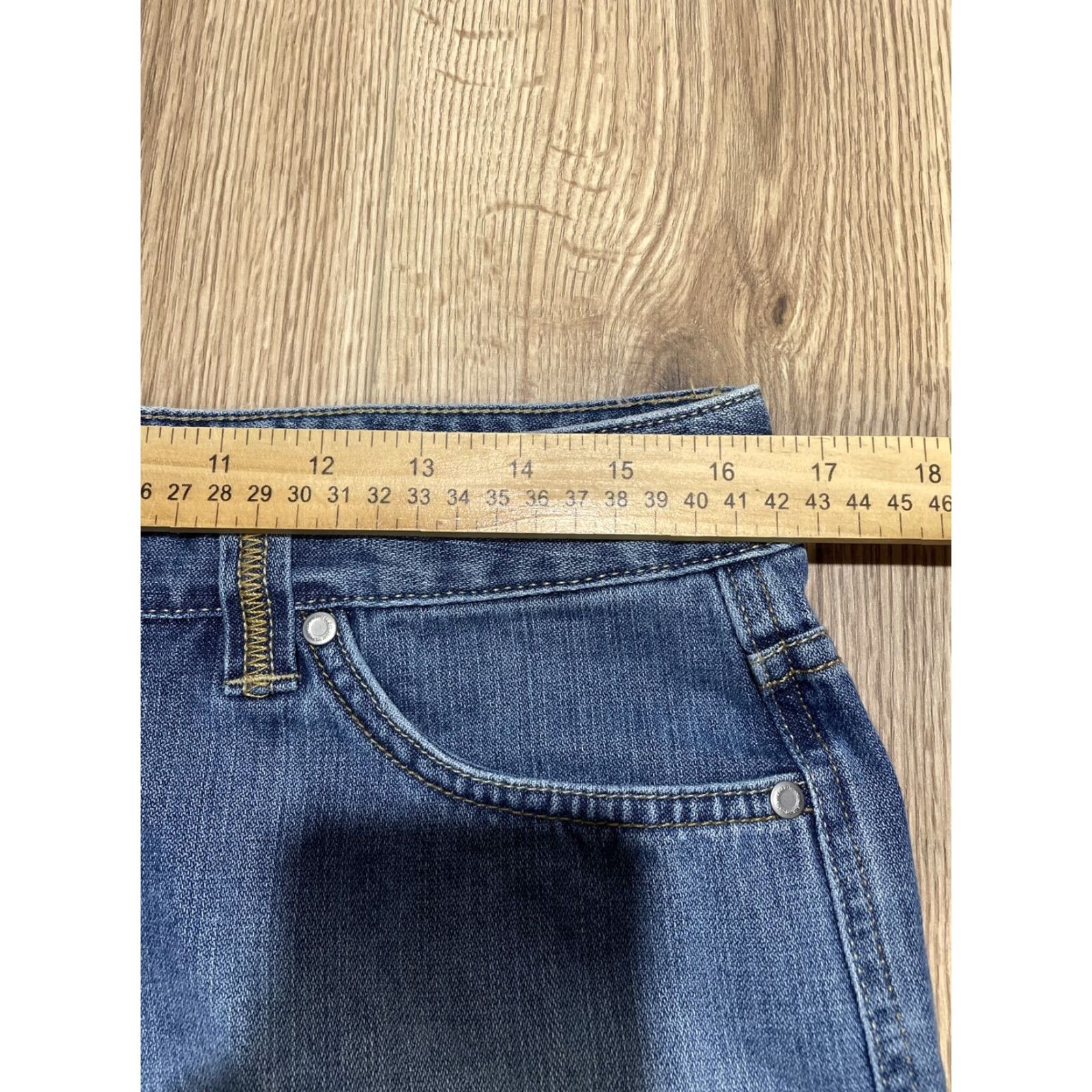 Tommy Hilfiger VINTAGE Tommy Hilfiger Women's Denim Shorts Blue 90s Casual Summer Size 10 Size 32" / US 10 / IT 46 - 5 Thumbnail